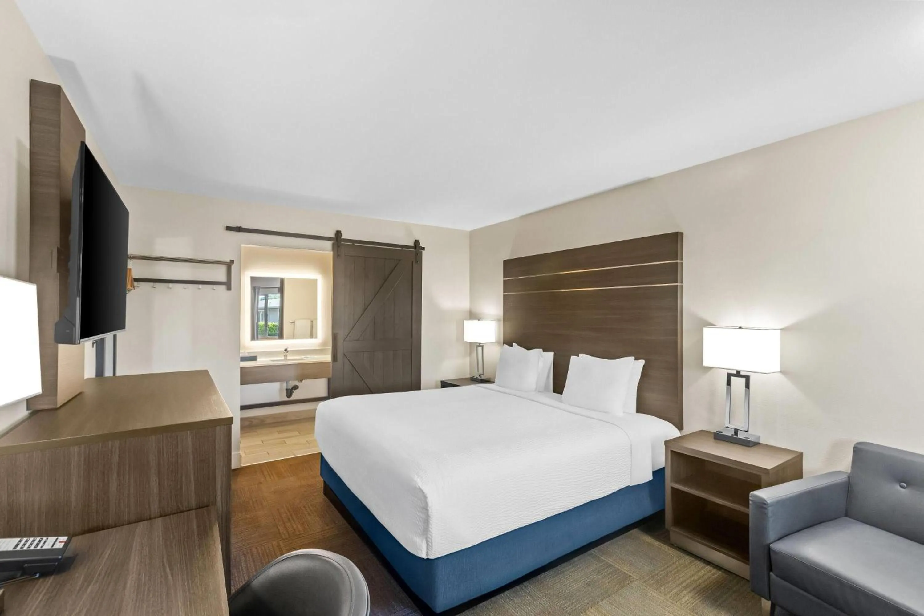 Bed in Travelodge by Wyndham Santa Rosa Wine Country