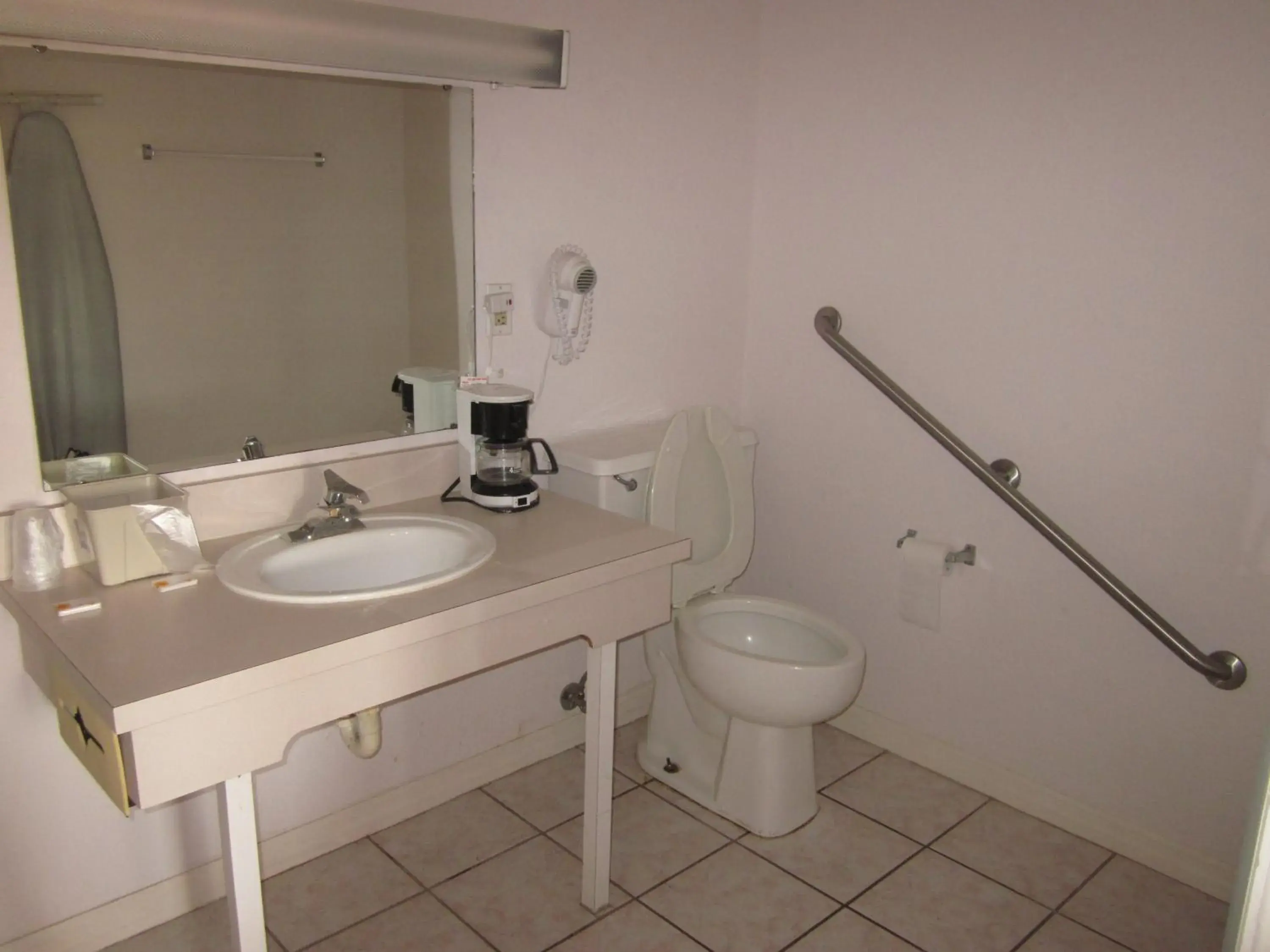 Bathroom in Westmont Inn - Lakeland