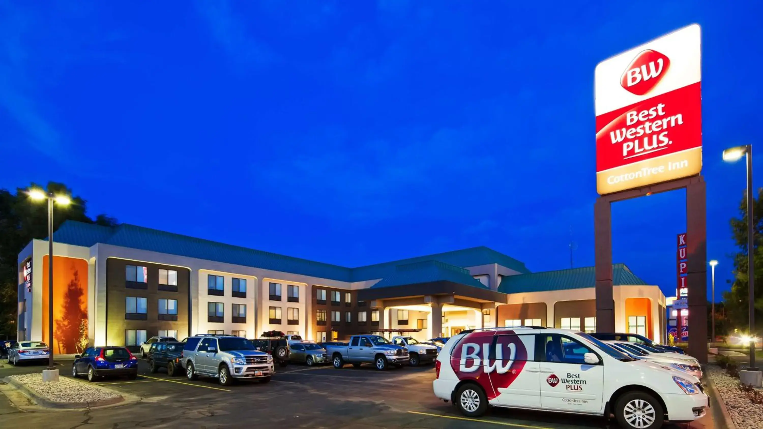 Property building in Best Western Plus CottonTree Inn Property building in Best Western Plus CottonTree Inn