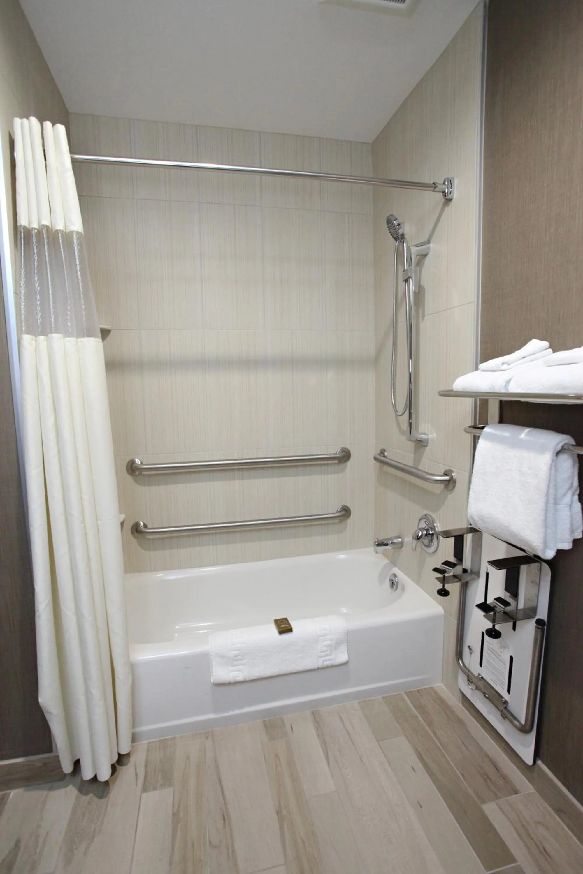 Shower in Best Western Plus CottonTree Inn