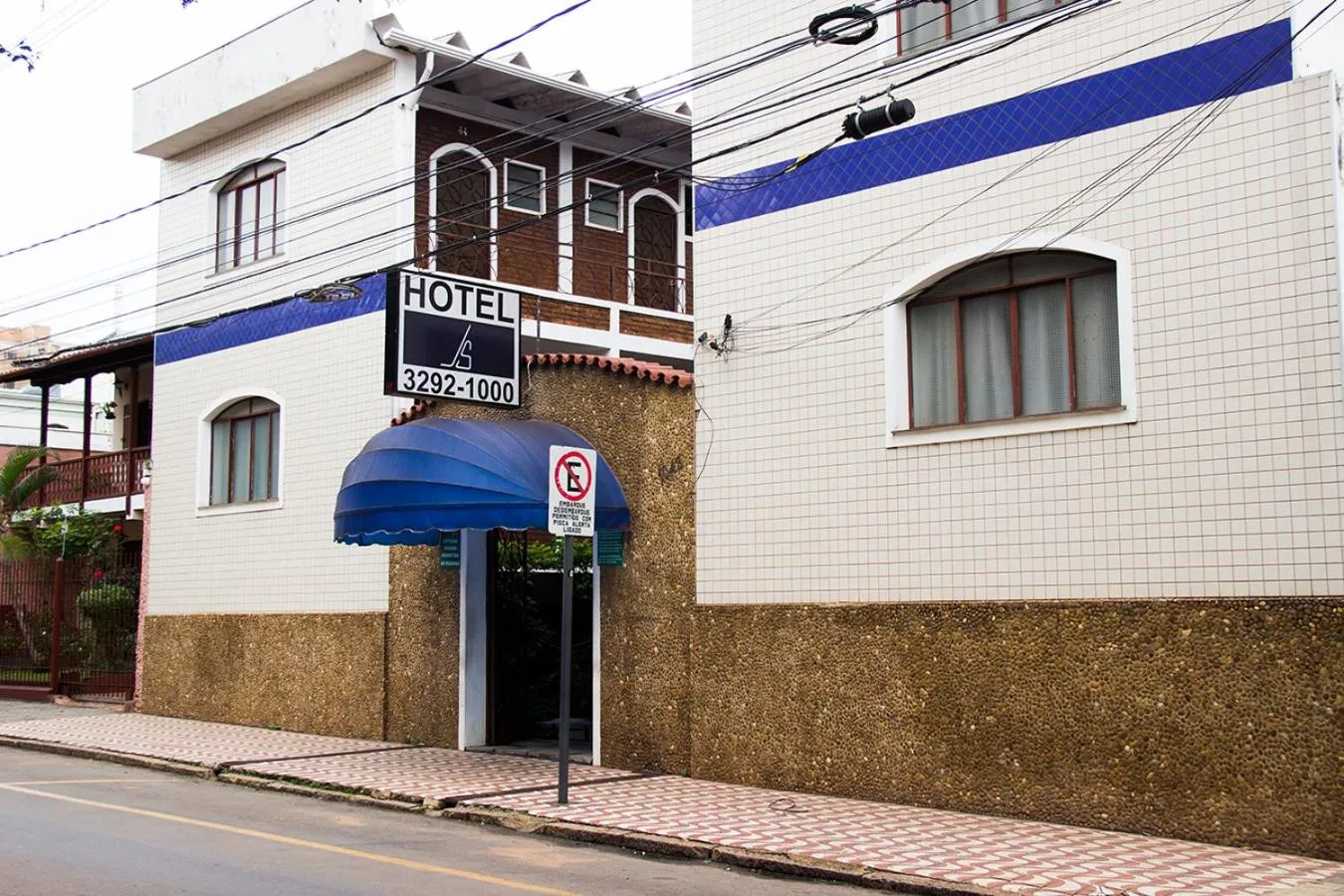 Facade/entrance in Hotel Js