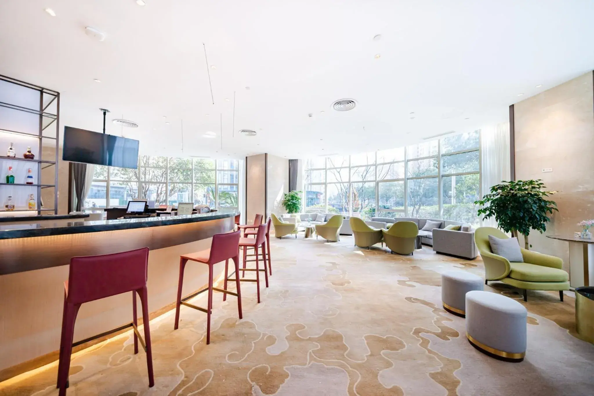 Lounge or bar in Holiday Inn Xiaoshan by IHG Lounge or bar in Holiday Inn Xiaoshan by IHG