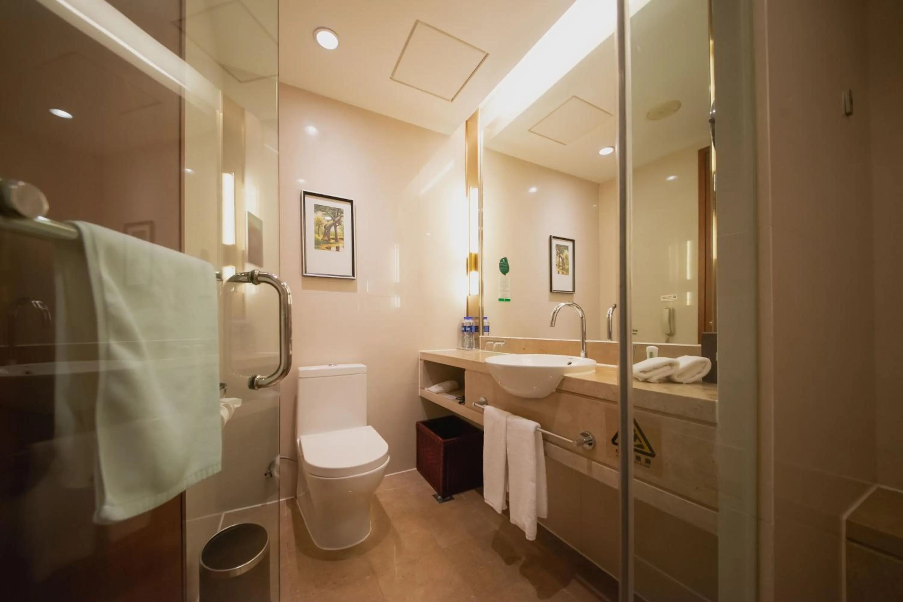 Toilet in Holiday Inn Xiaoshan by IHG