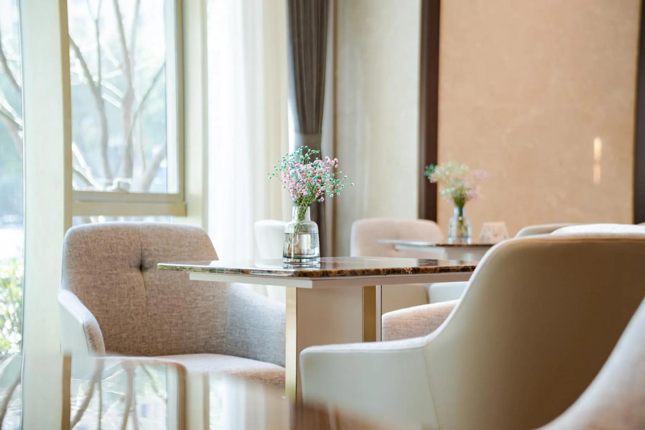 Lounge or bar in Holiday Inn Xiaoshan by IHG