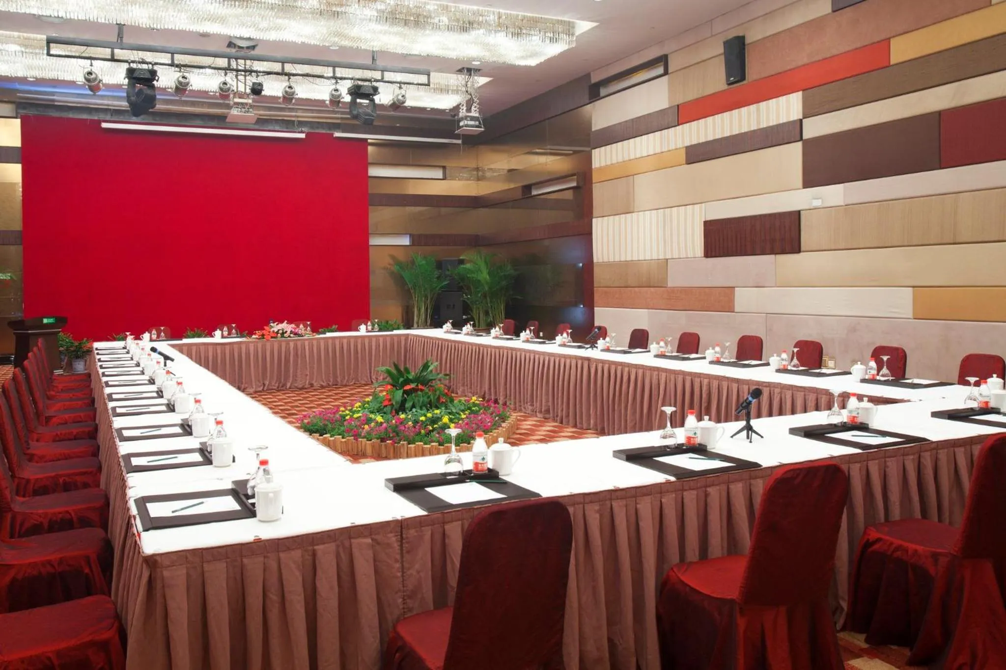 Meeting/conference room in Holiday Inn Xiaoshan by IHG