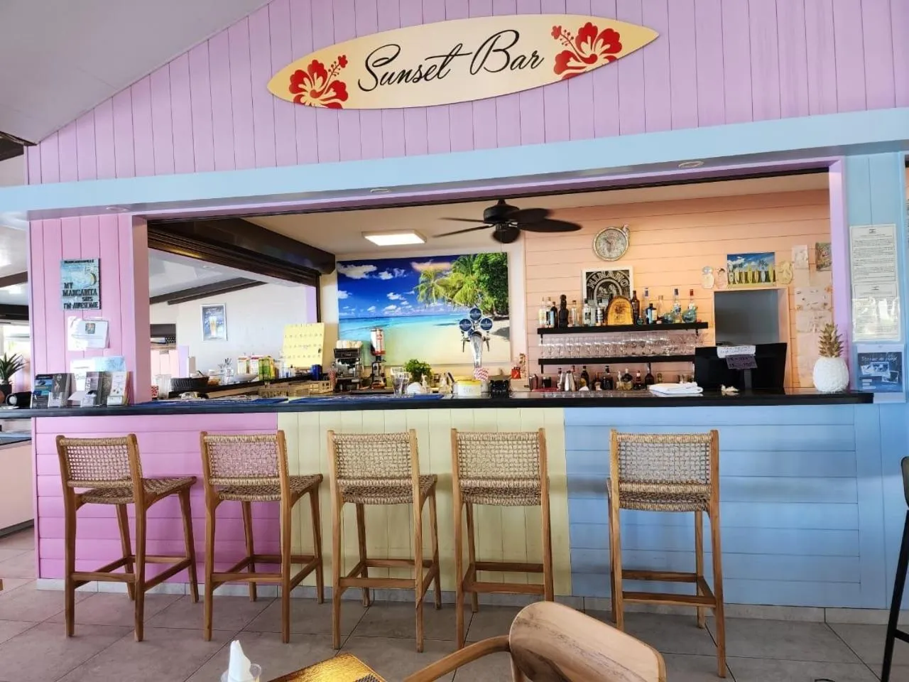 Restaurant/places to eat in Hotel Hibiscus