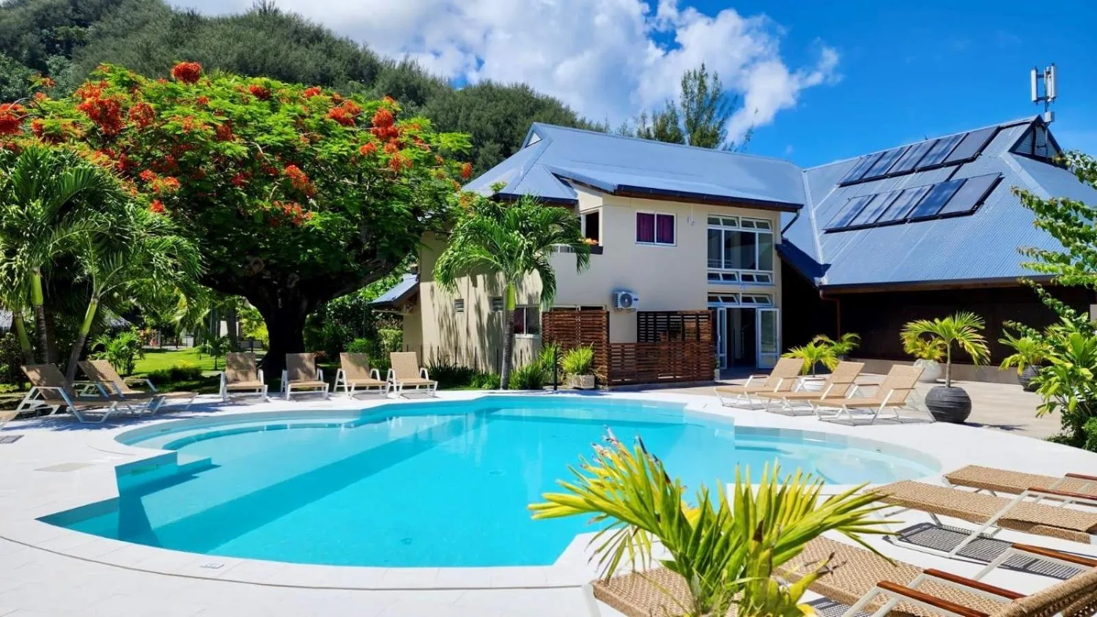 Property building in Hotel Hibiscus