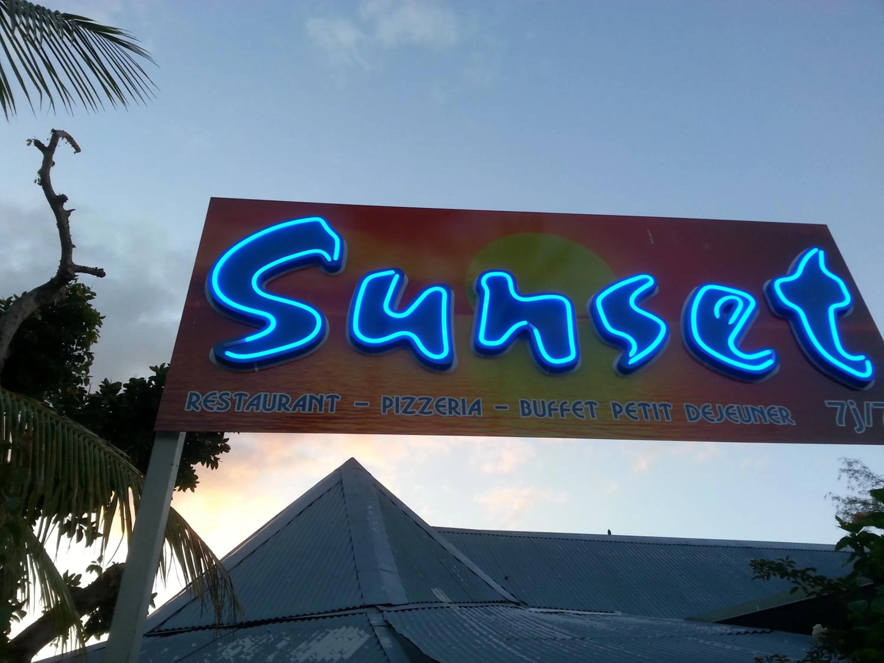 Restaurant/places to eat in Hotel Hibiscus