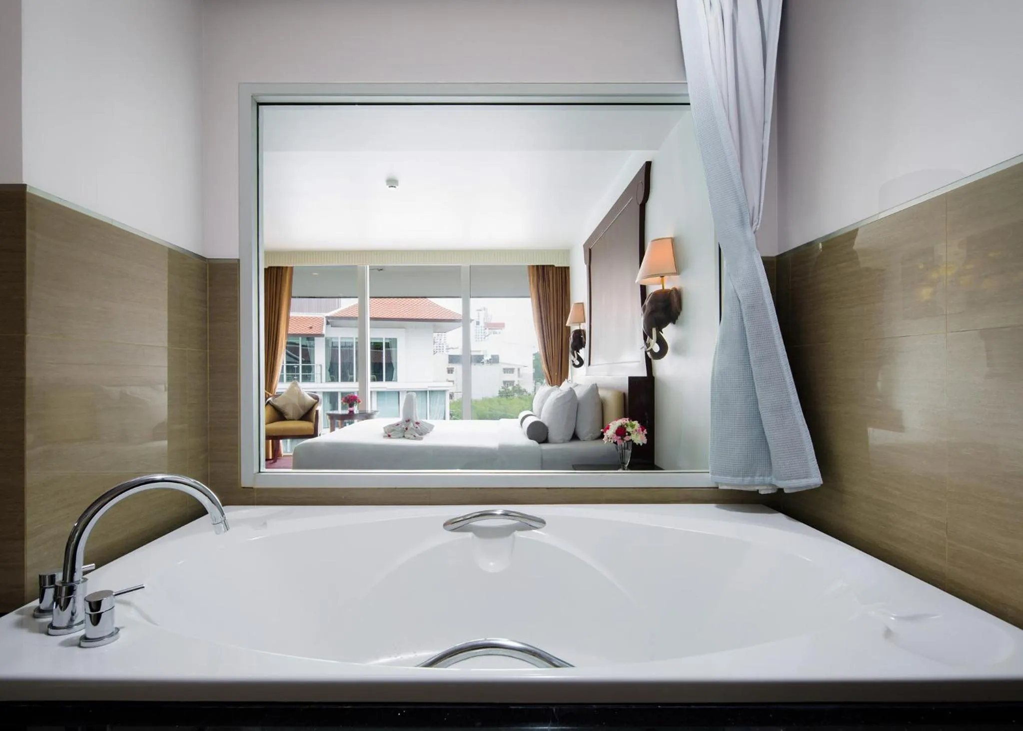 Bed in Aiyara Grand Hotel