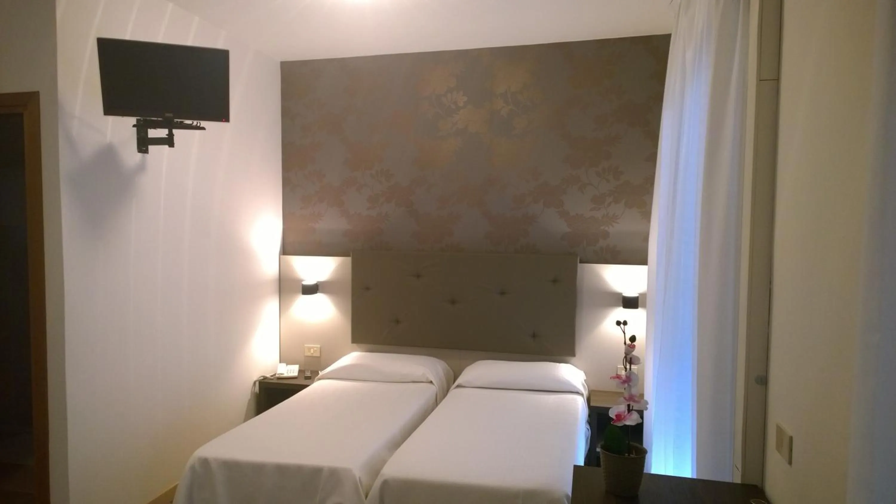 Photo of the whole room, Bed in Hotel Gambrinus