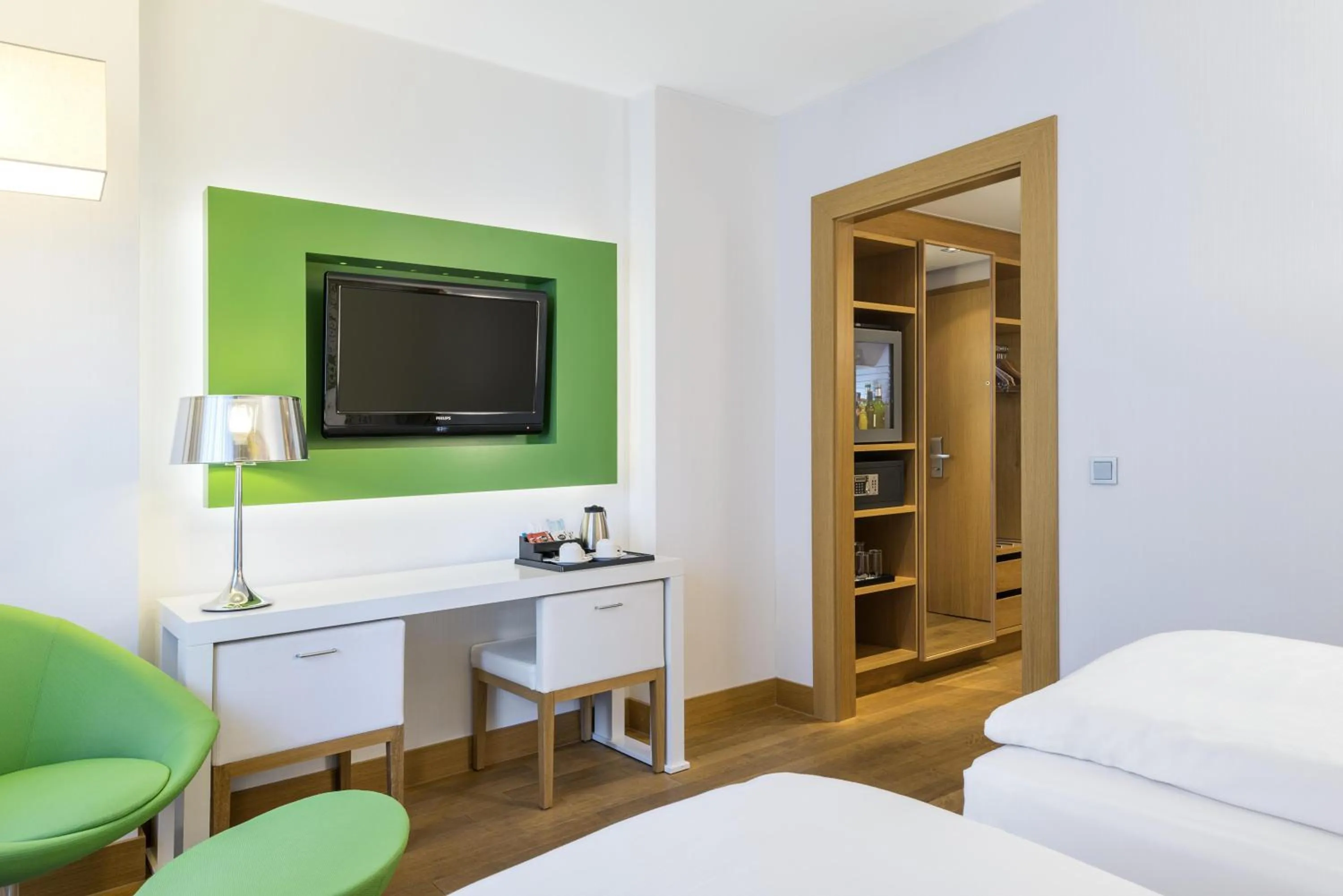 Bedroom, Bed in NH Frankfurt Messe