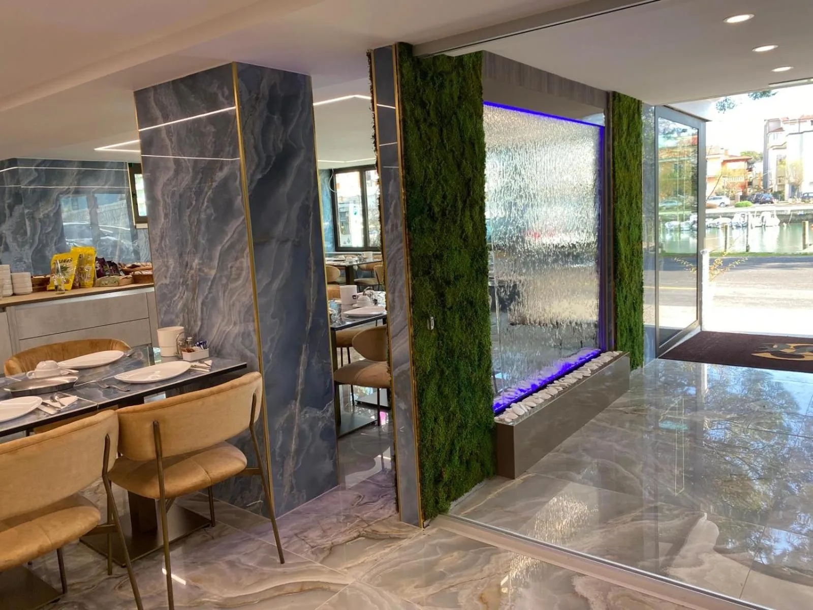 Facade/entrance in Hotel Serena