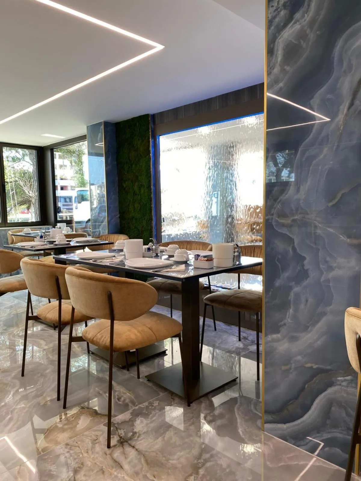 Breakfast in Hotel Serena