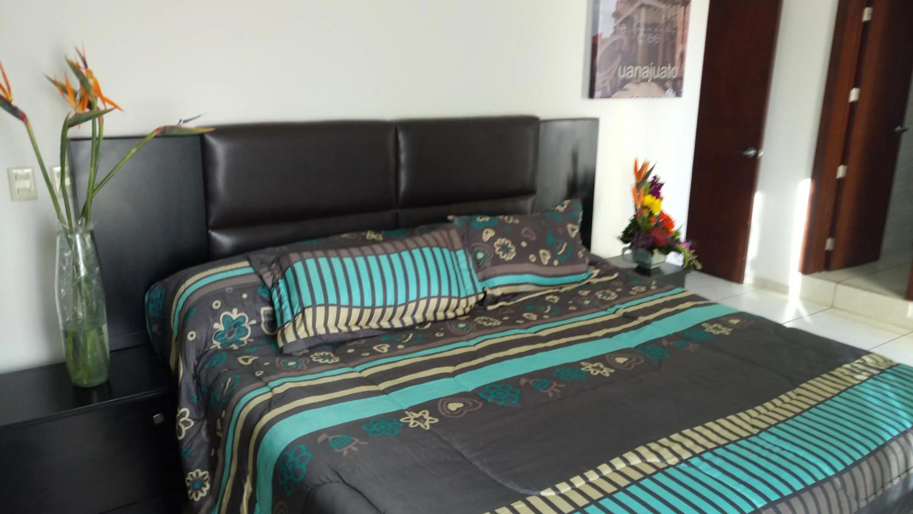 Photo of the whole room, Bed in Suites Sta Tere