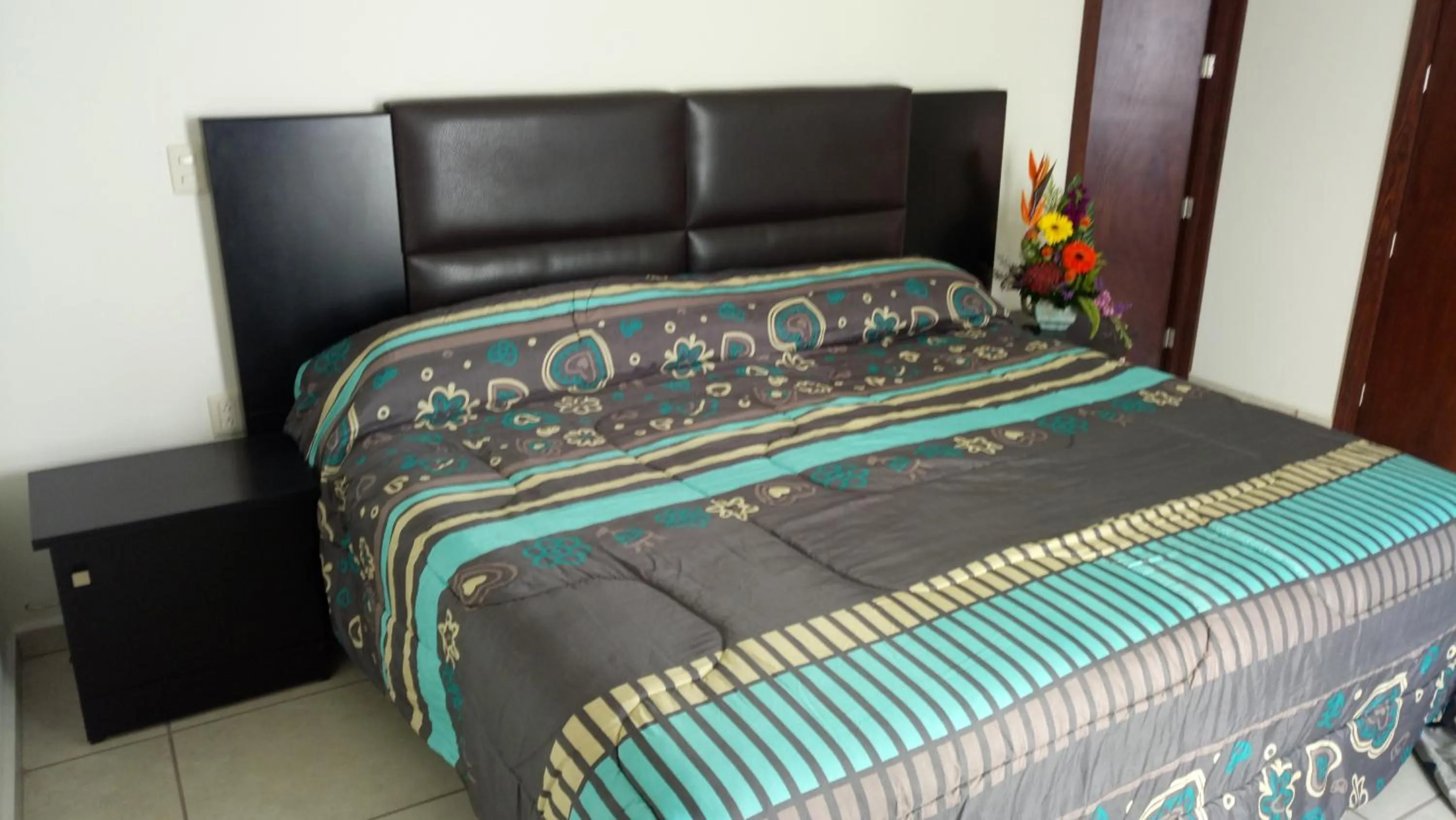 Photo of the whole room, Bed in Suites Sta Tere