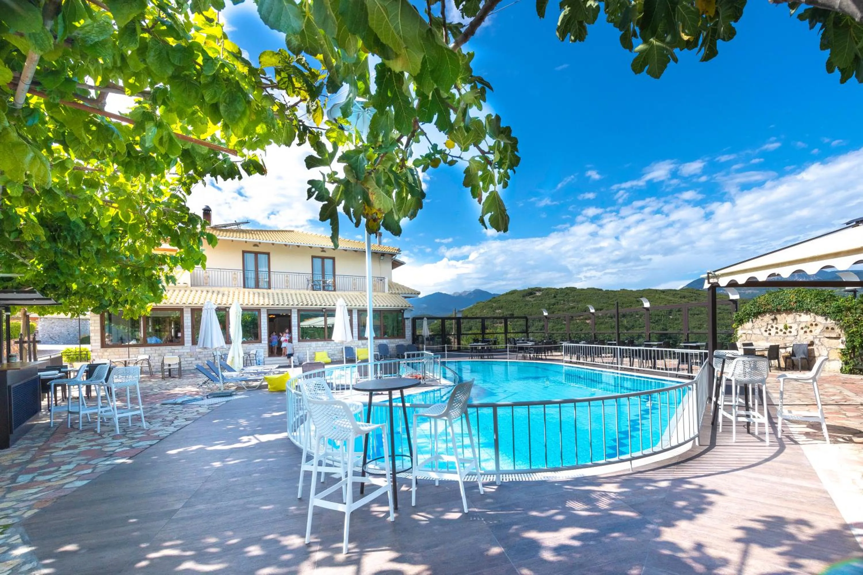 Restaurant/places to eat in Thermios Apollon