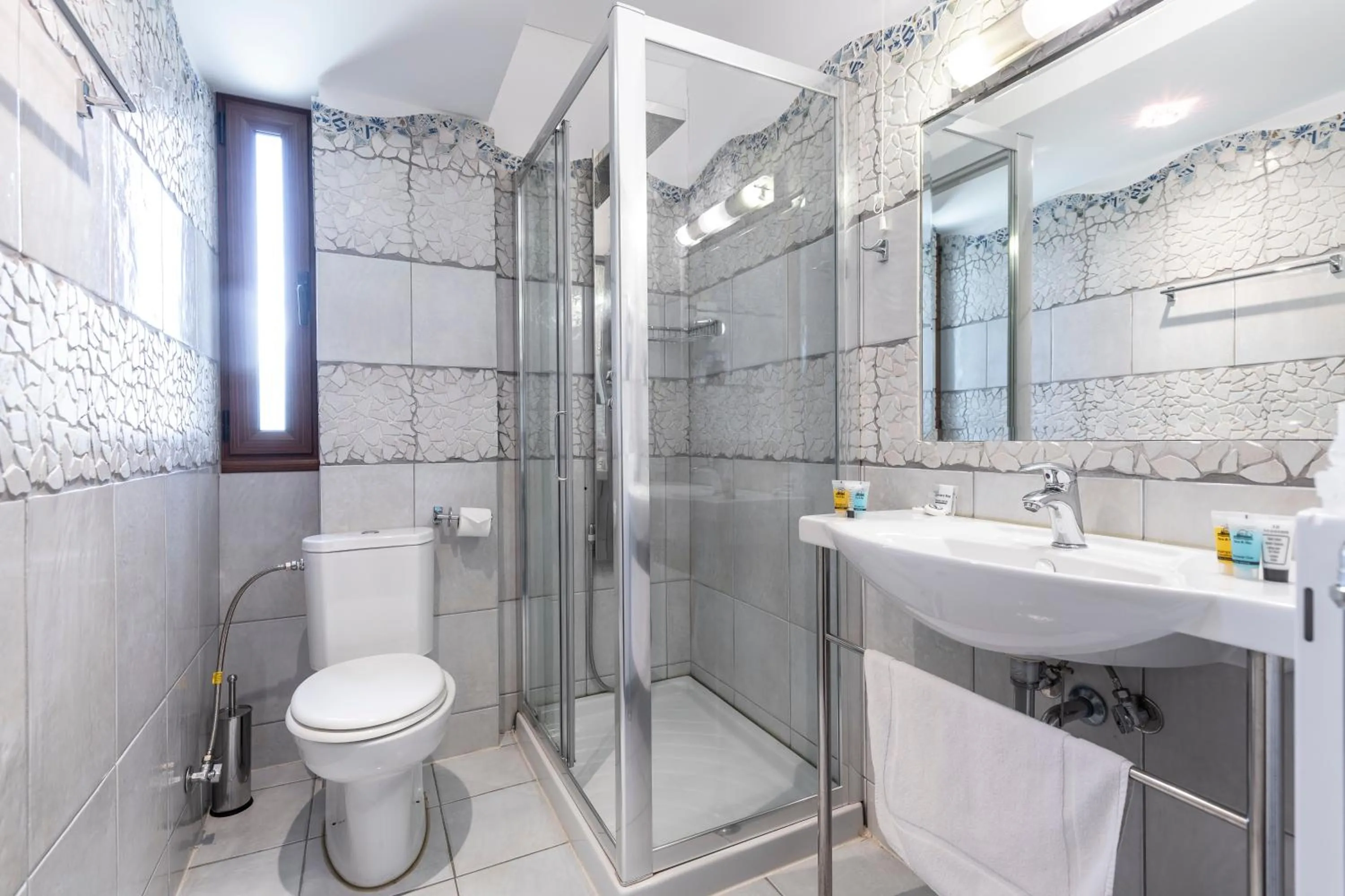 Bathroom in Thermios Apollon