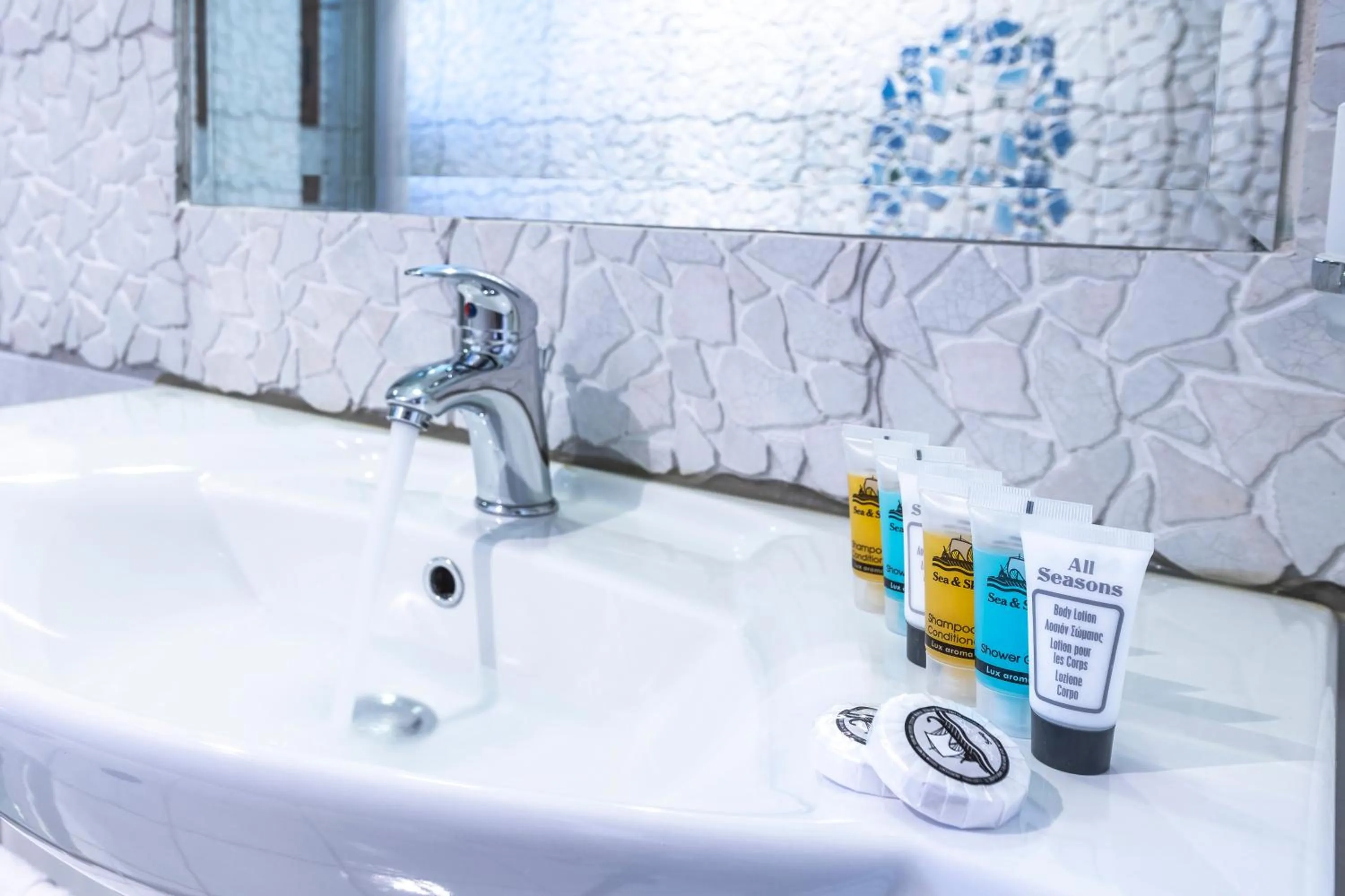 Bathroom in Thermios Apollon