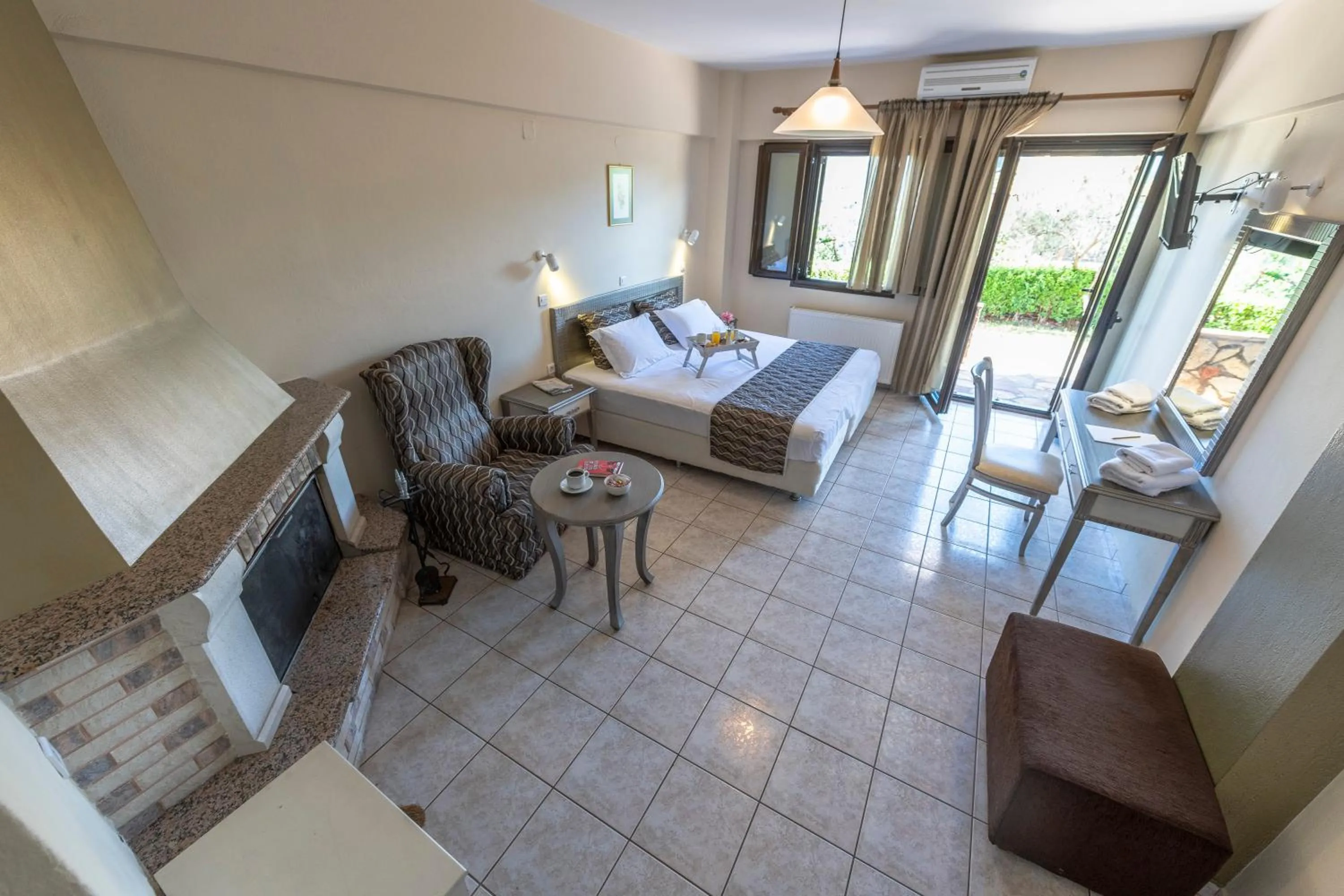 Bedroom, Bed in Thermios Apollon