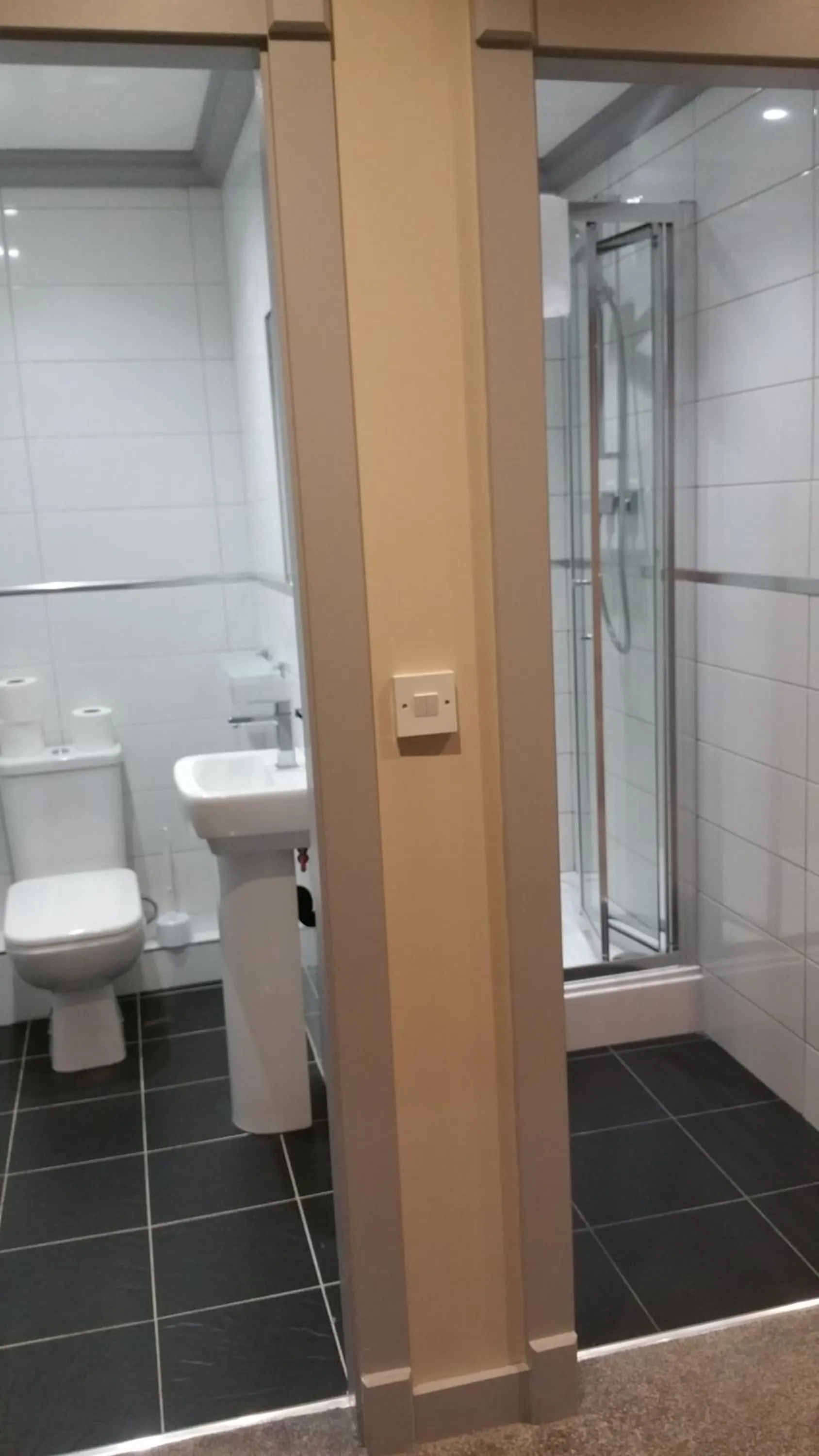 Bathroom in Central Station Hotel Liverpool