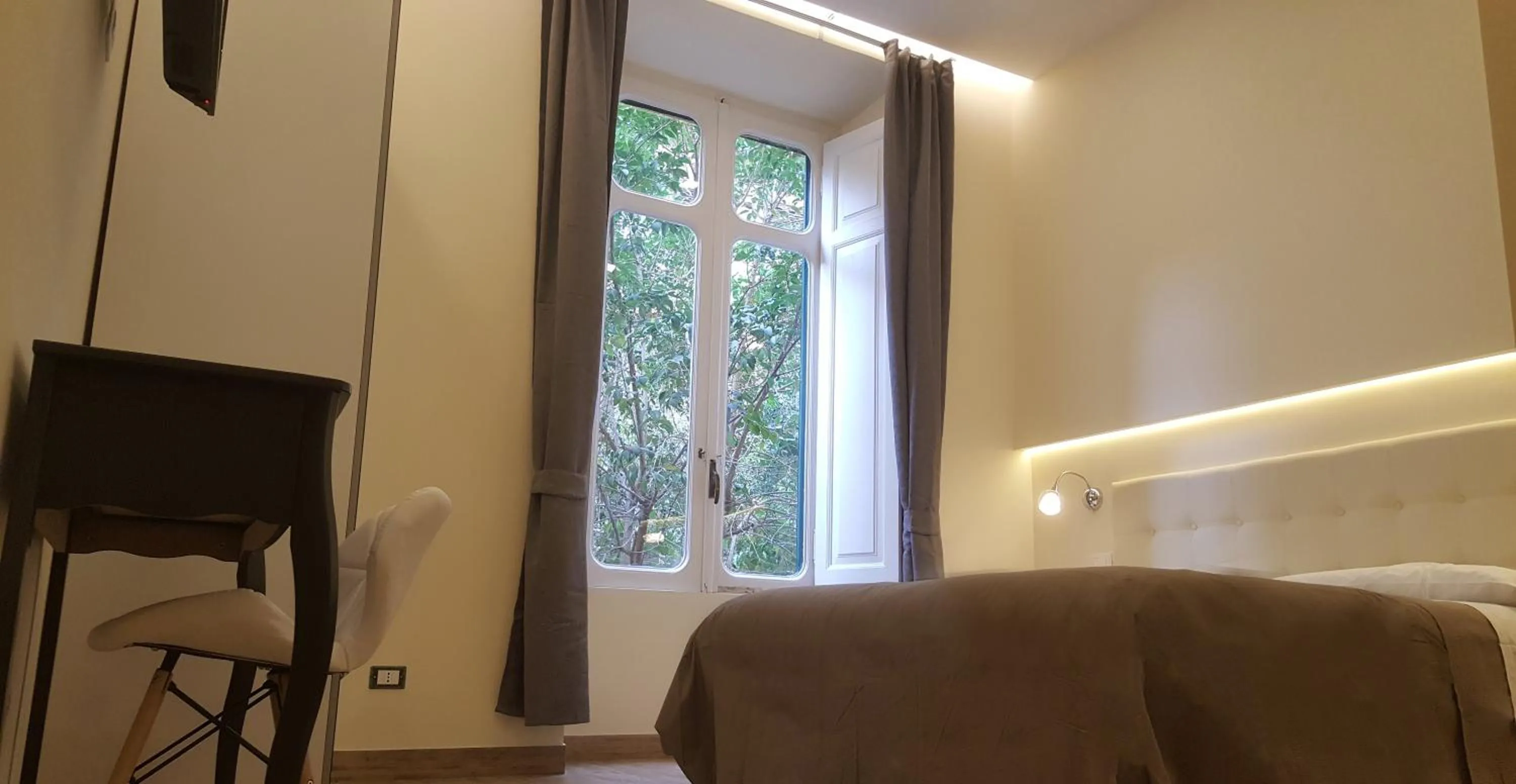 Bed in Quiriti Vatican Relais