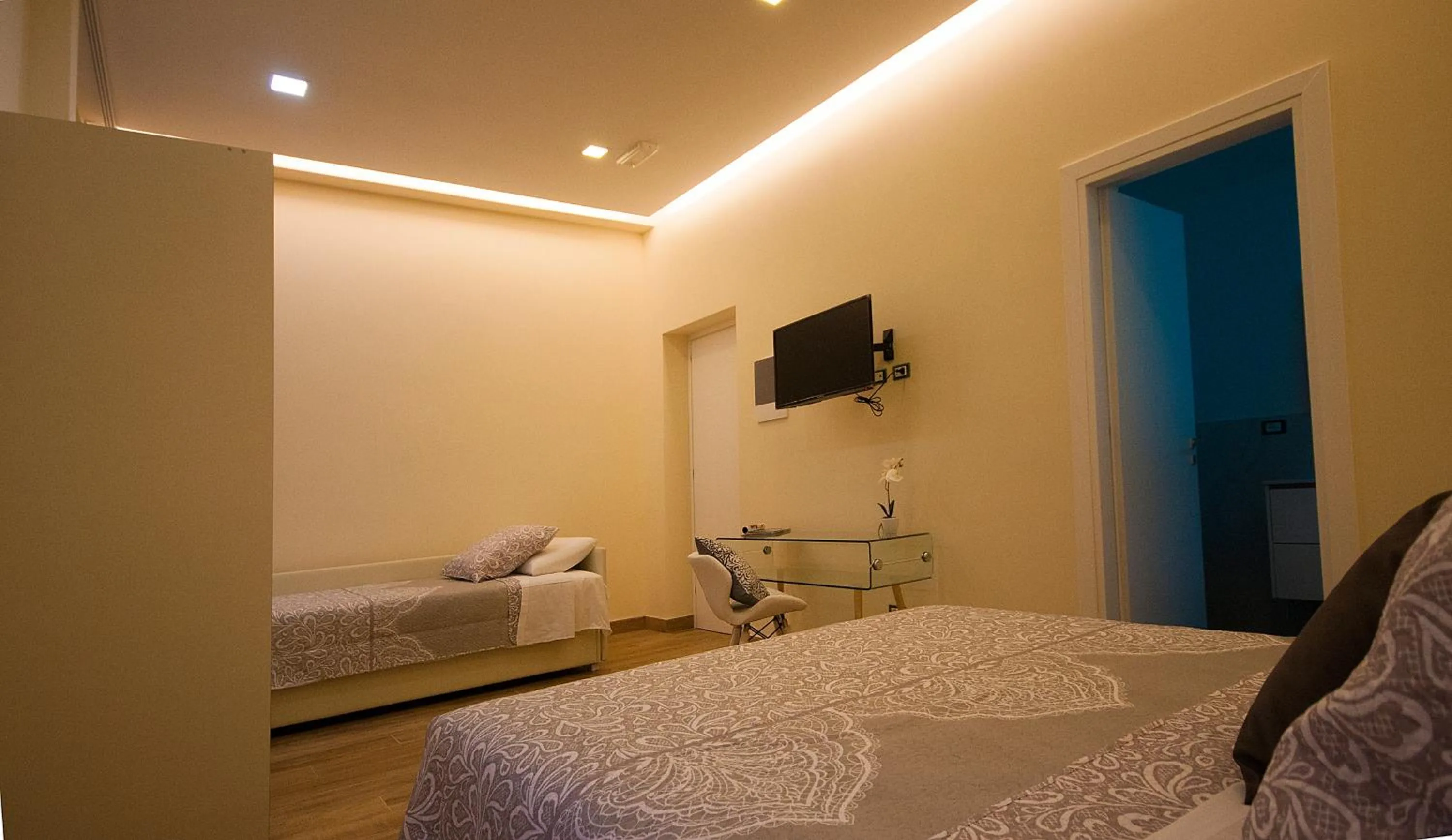 Photo of the whole room, Bed in Quiriti Vatican Relais