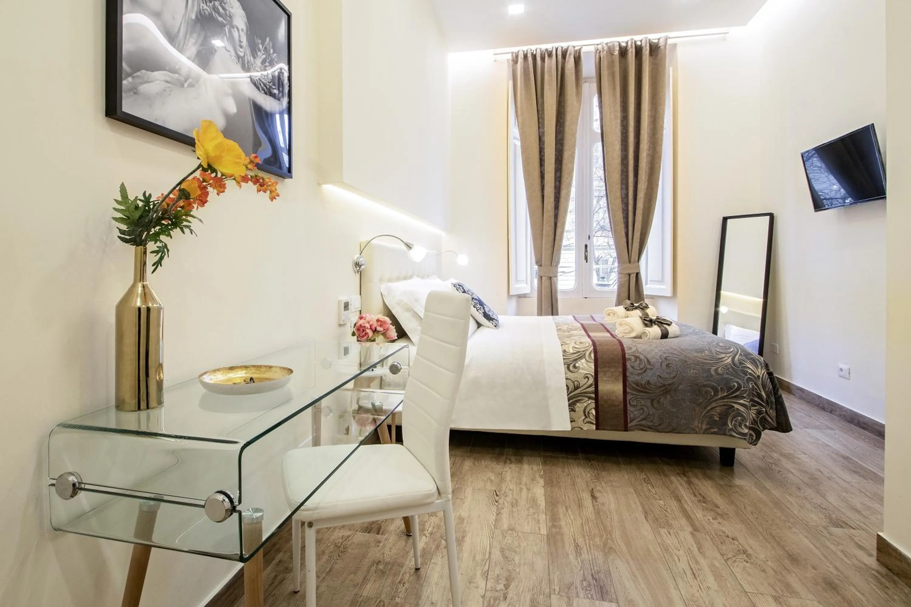 Photo of the whole room, Bed in Quiriti Vatican Relais