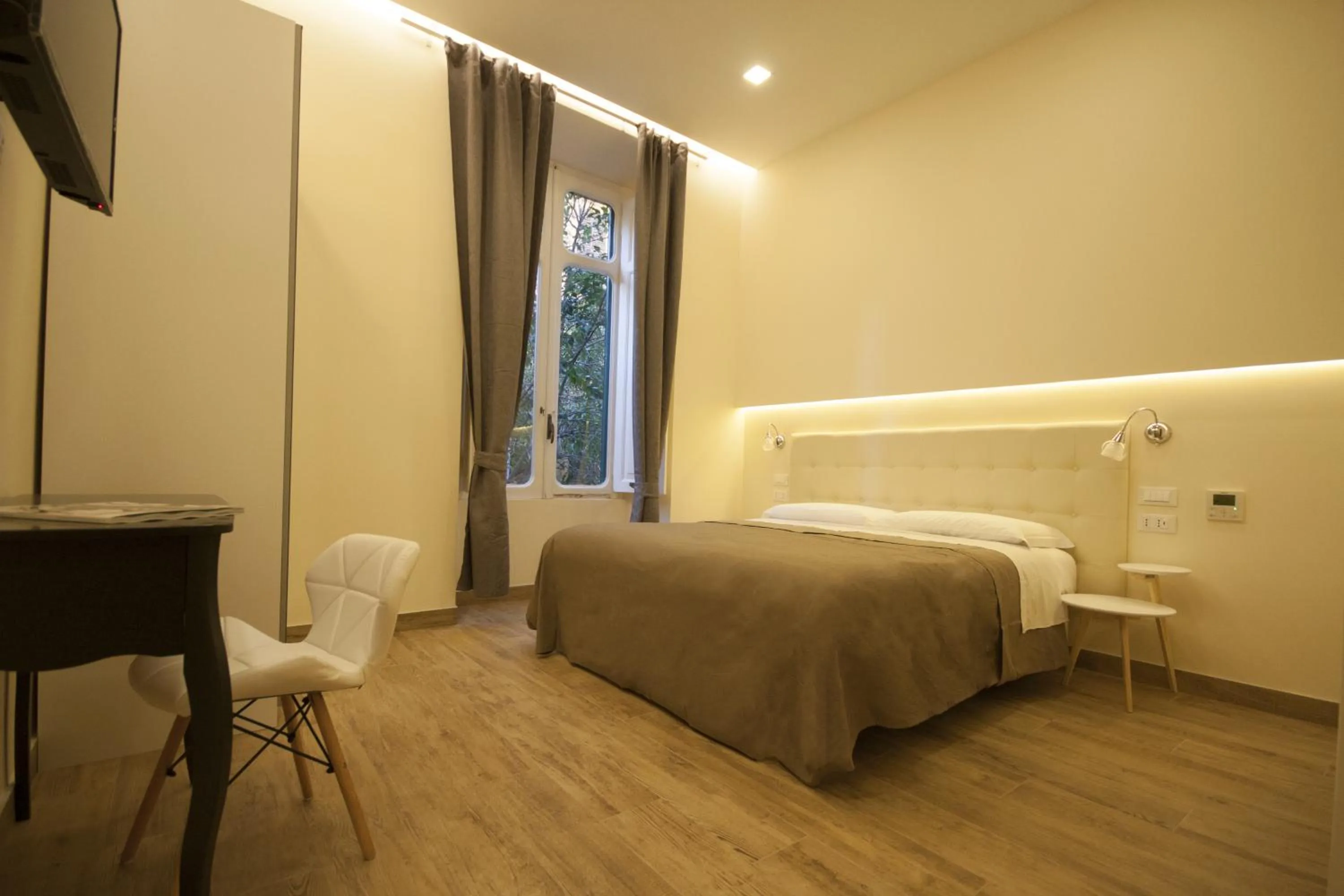 Photo of the whole room, Bed in Quiriti Vatican Relais