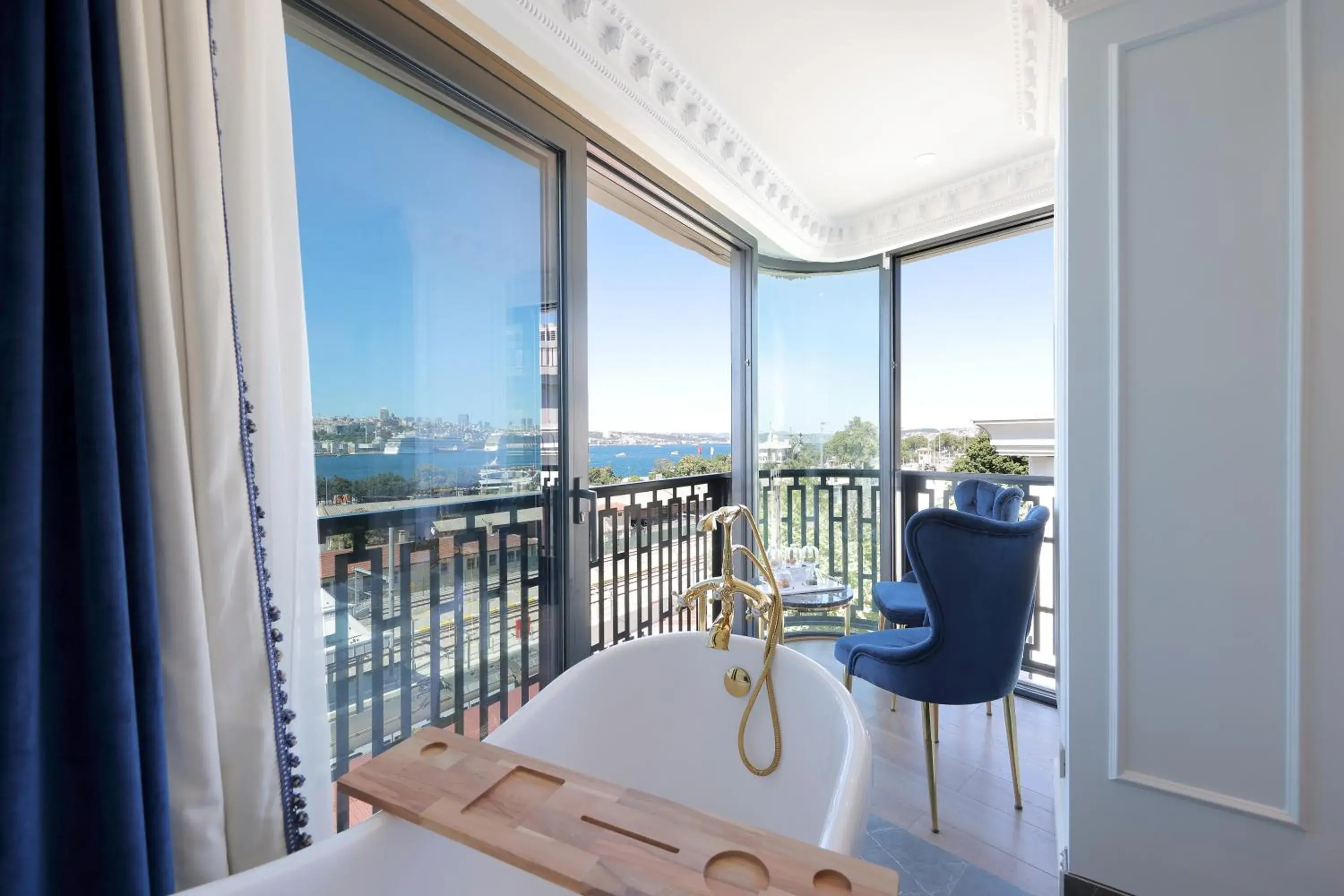 Golden Horn Bosphorus Suite, Bathtub in Golden Horn Bosphorus Hotel Golden Horn Bosphorus Suite, Bathtub in Golden Horn Bosphorus Hotel