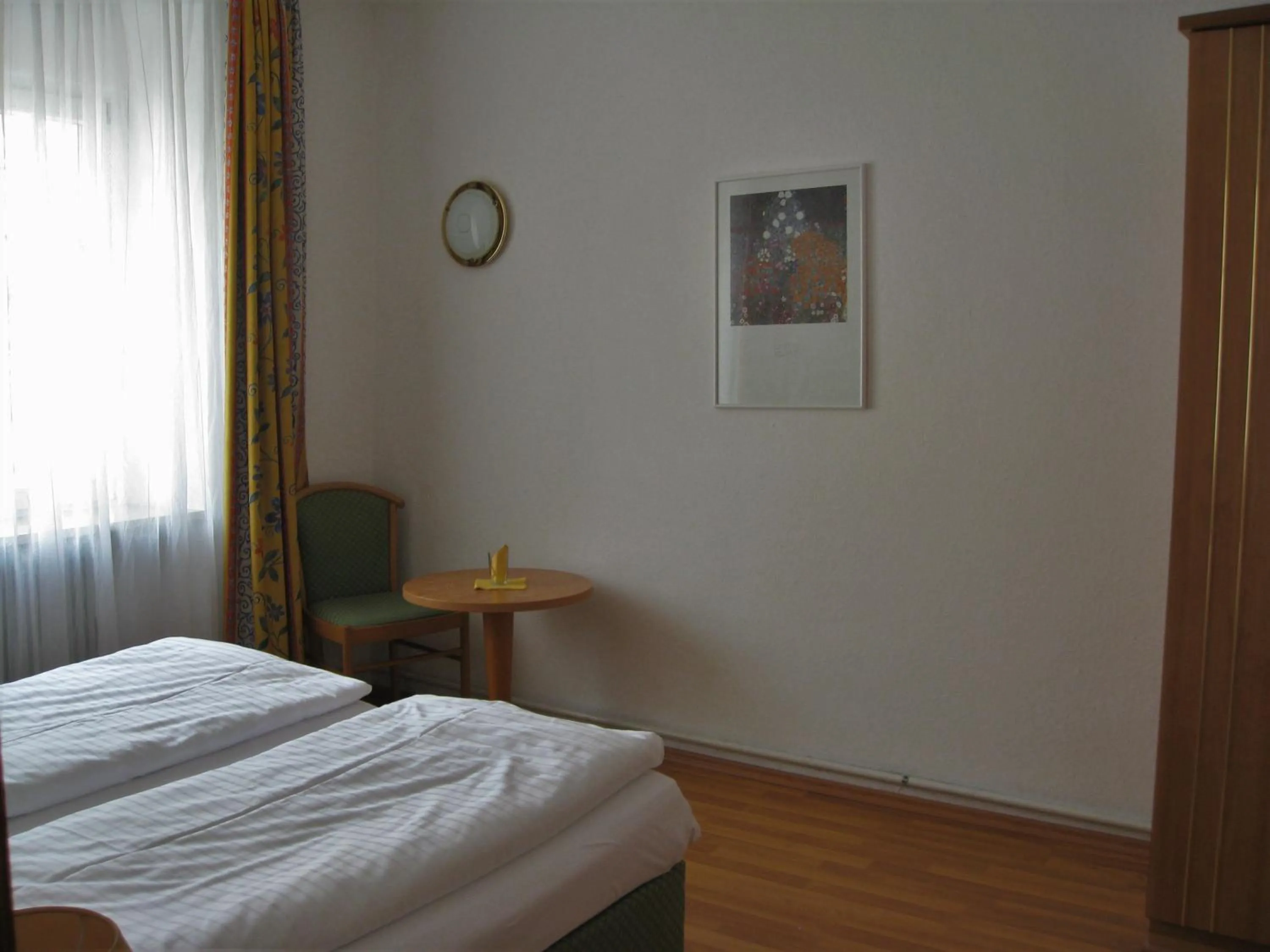 Photo of the whole room, Bed in Hotel Möve garni