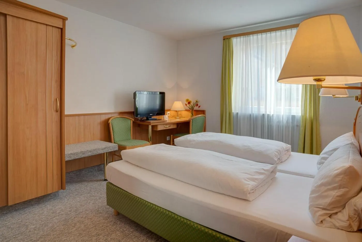 Photo of the whole room, Bed in Hotel Möve garni