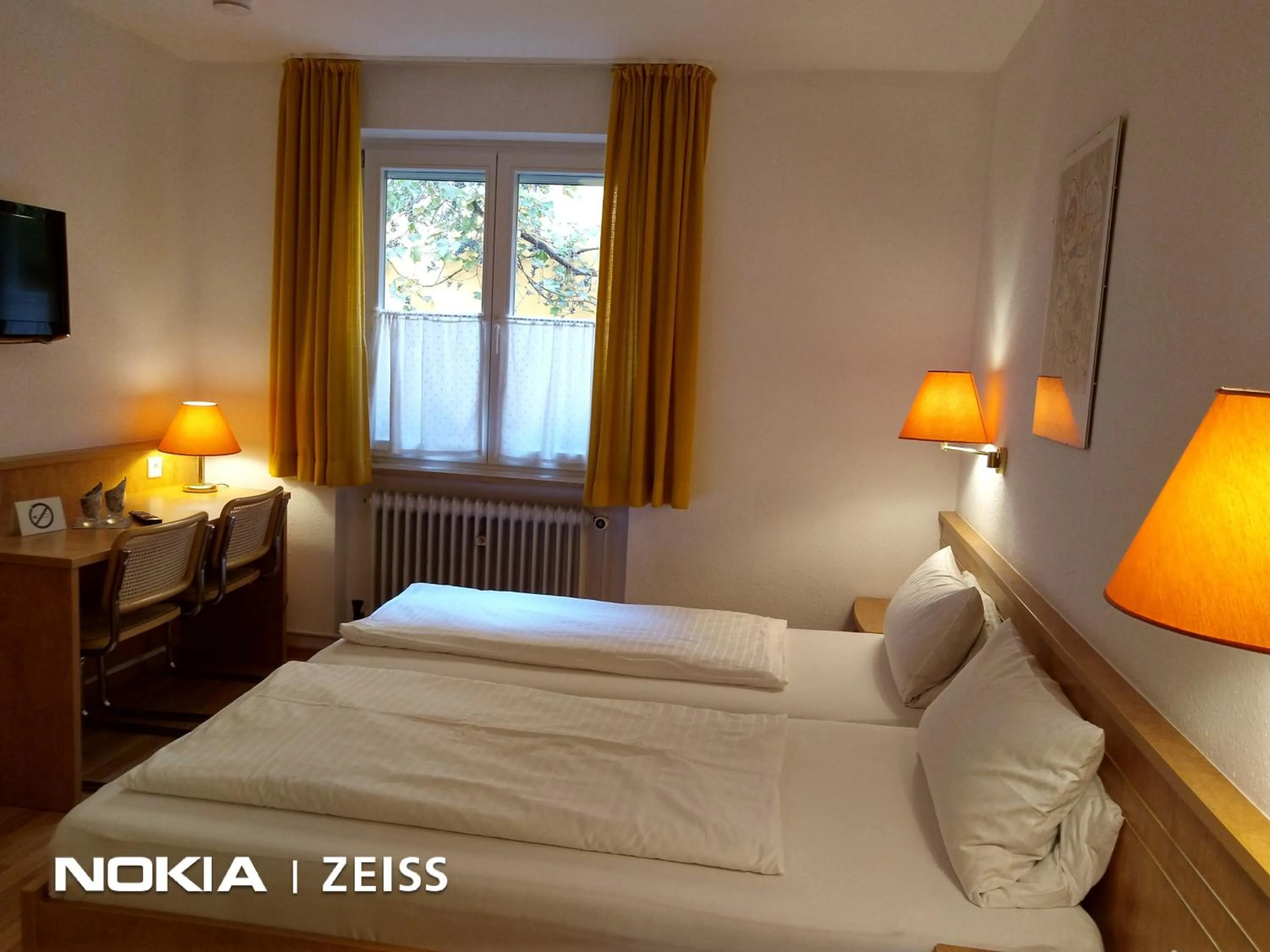 Photo of the whole room, Bed in Hotel Möve garni