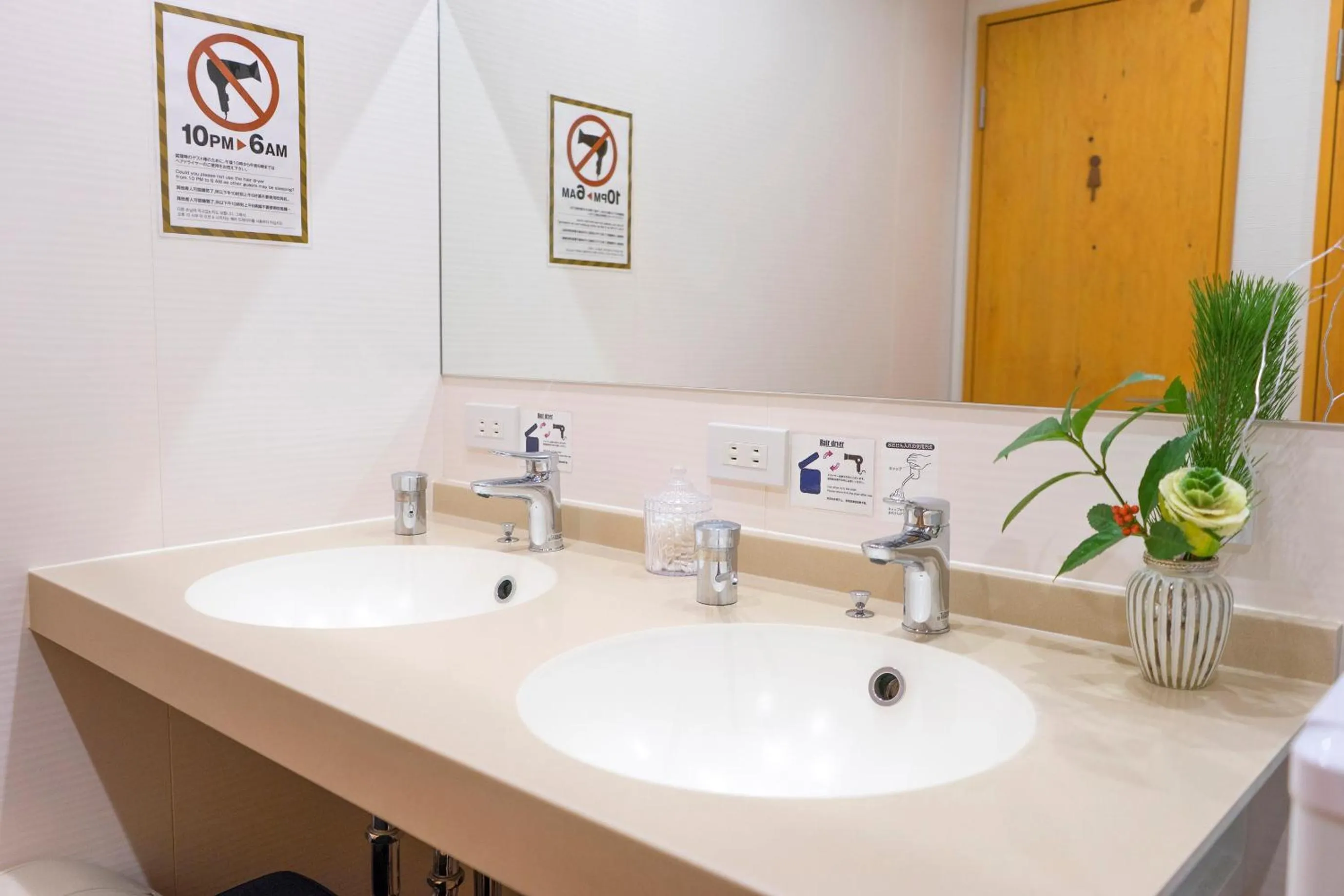 Toilet in ゲストハウス高円寺純情ホテル -Guest House Koenji Junjo Hotel-