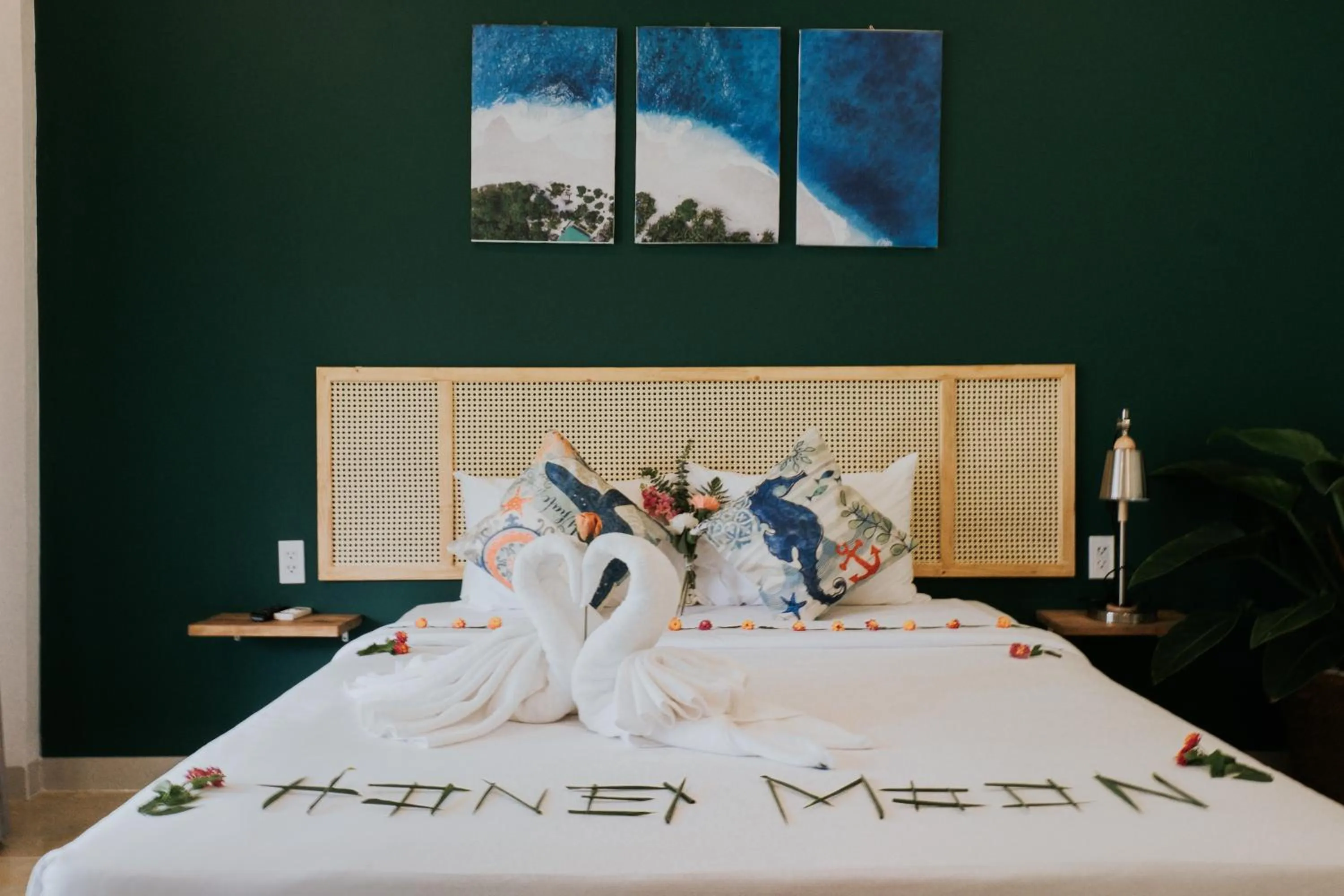 Decorative detail, Bed in Philip Bungalow