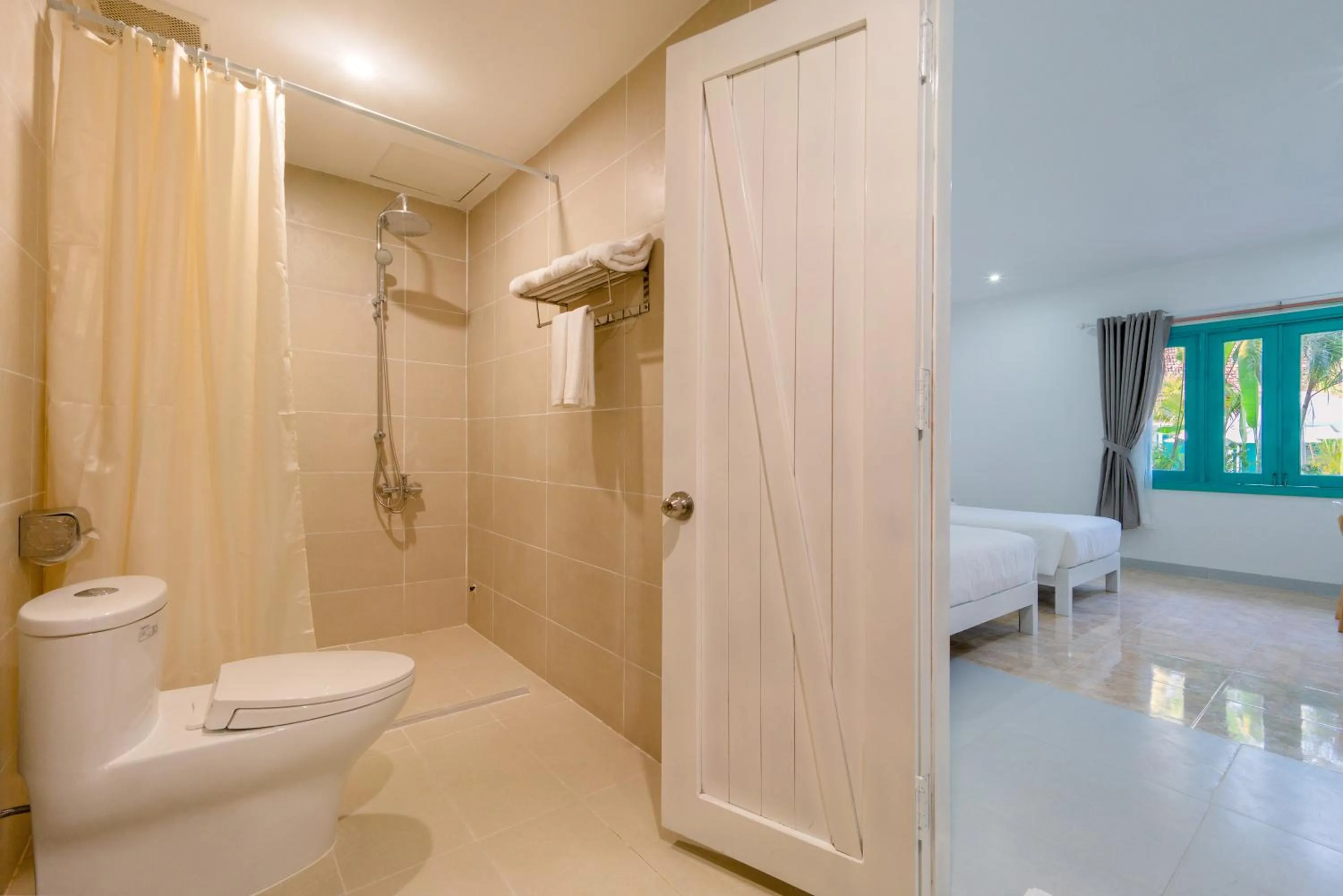 Bathroom, Bed in Philip Bungalow