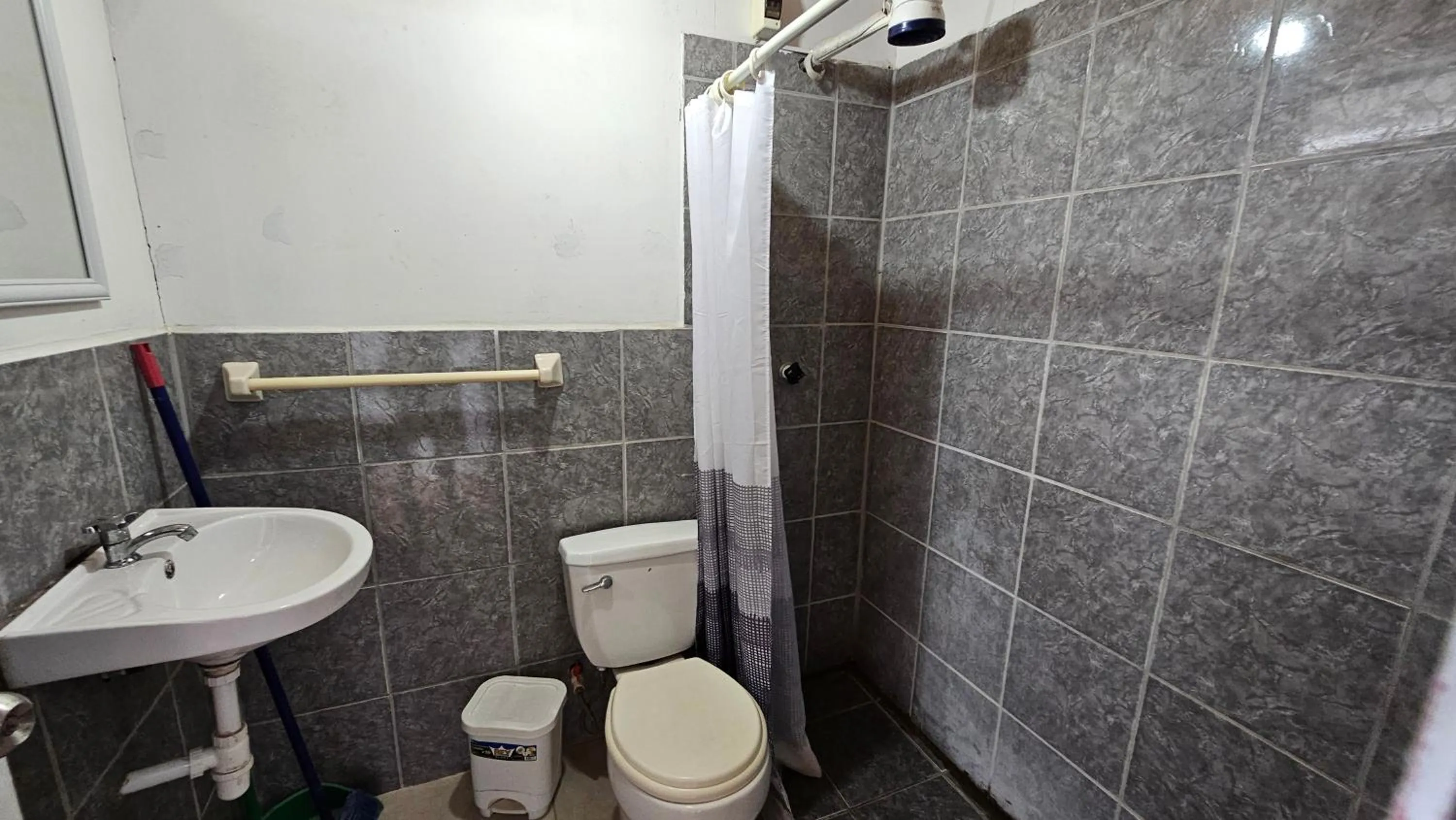 Shower in La Casa Maruja