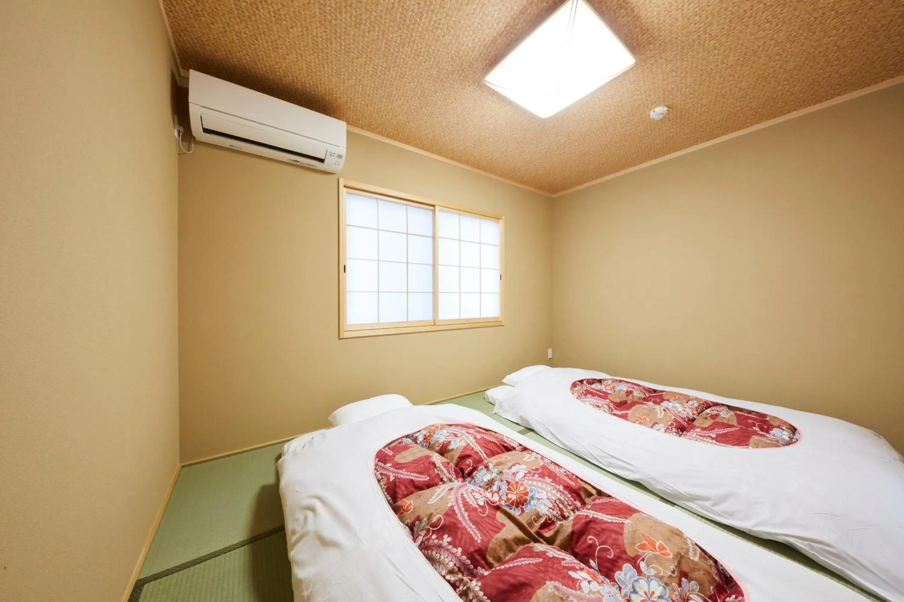 Bedroom, Bed in Rinn Miyagawacho Tsubaki