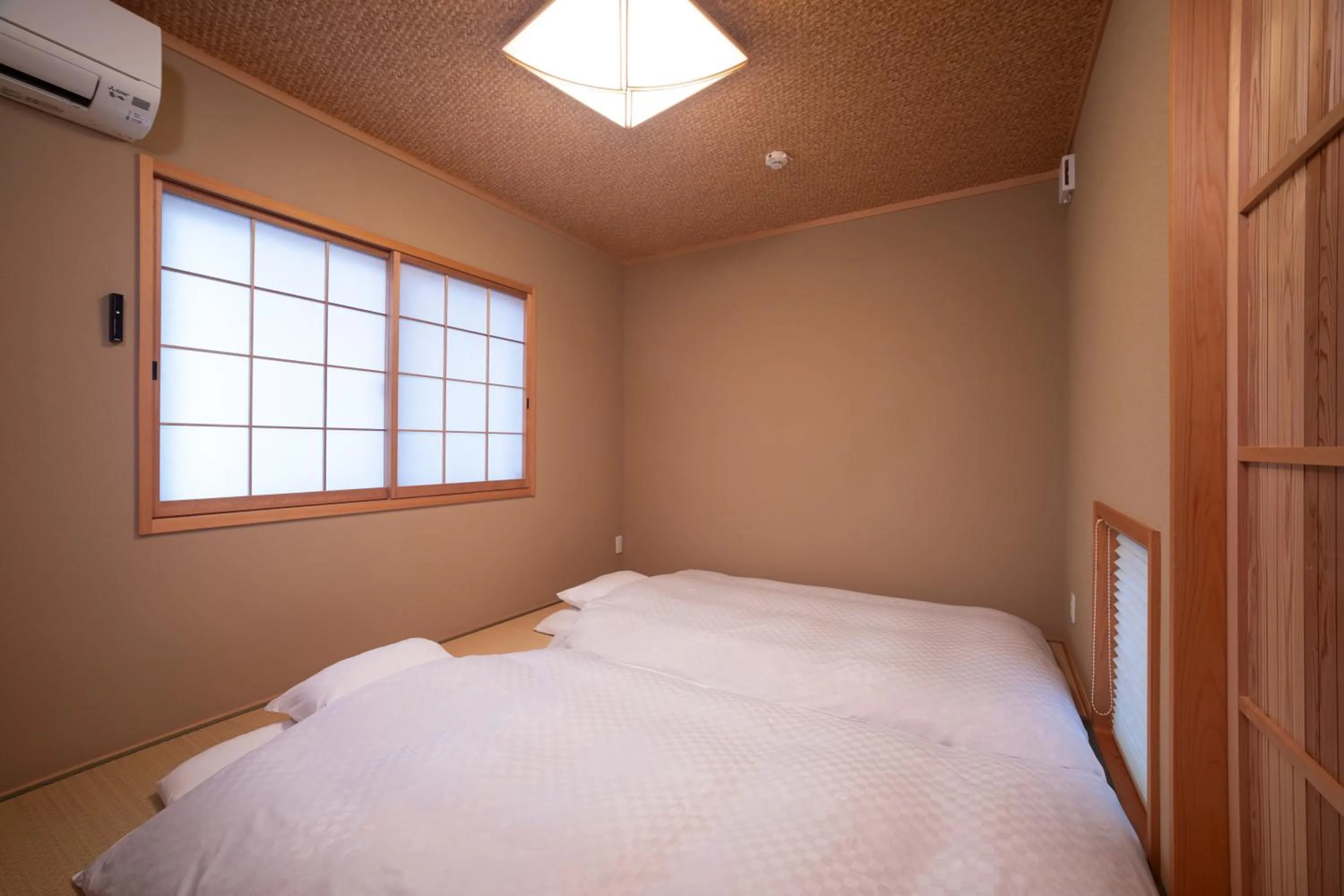Bedroom, Bed in Rinn Miyagawacho Tsubaki