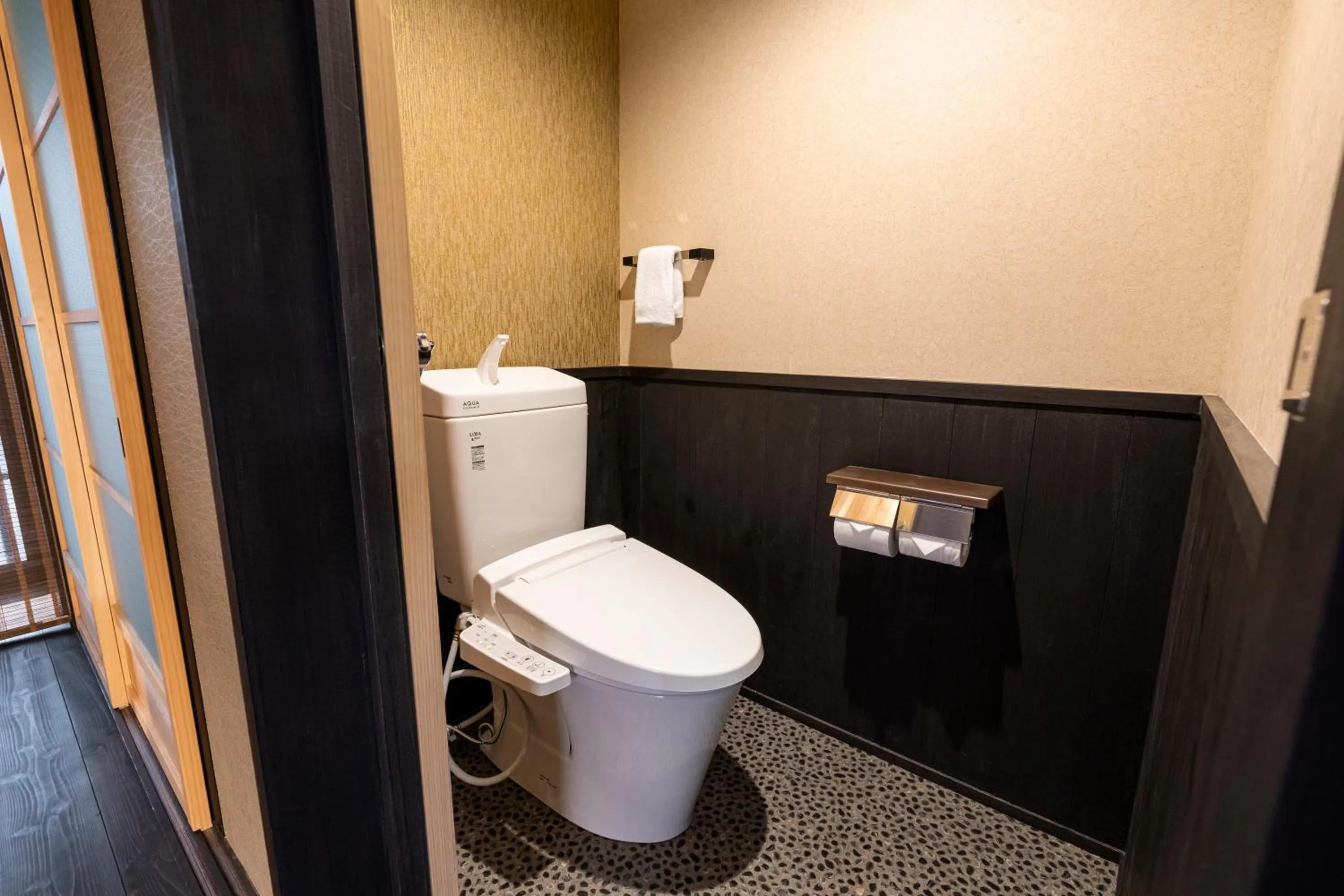 Toilet in Rinn Manjuji