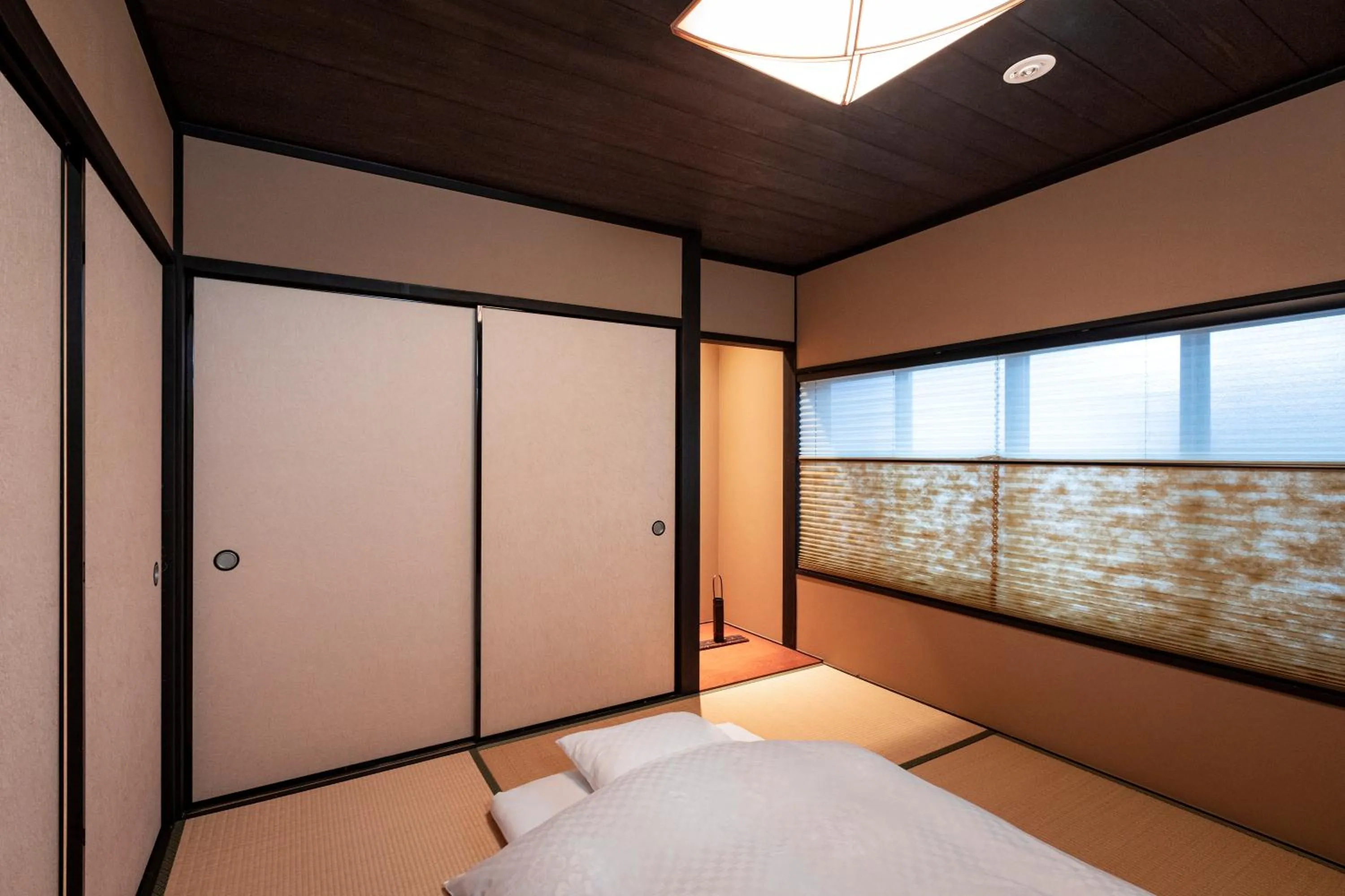 Decorative detail, Bed in Rinn Manjuji