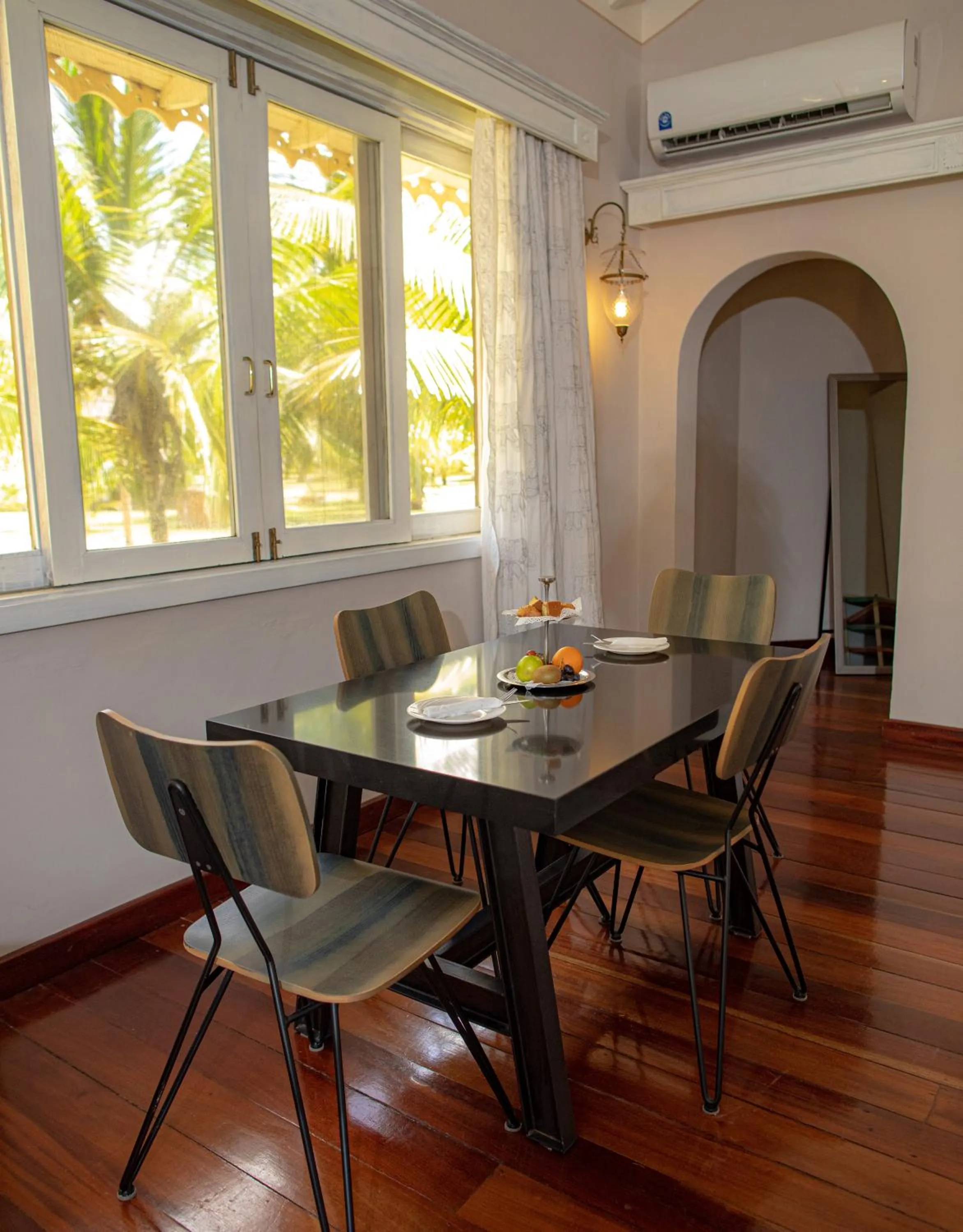 Dining area in Ocean Beach Resort & SPA