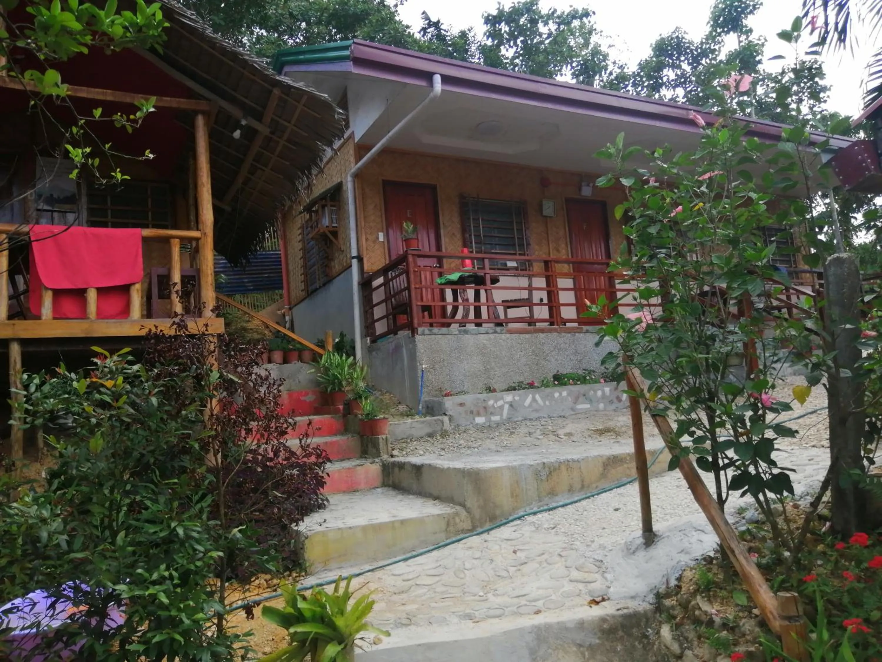 MiL's Hillside Tourist Inn