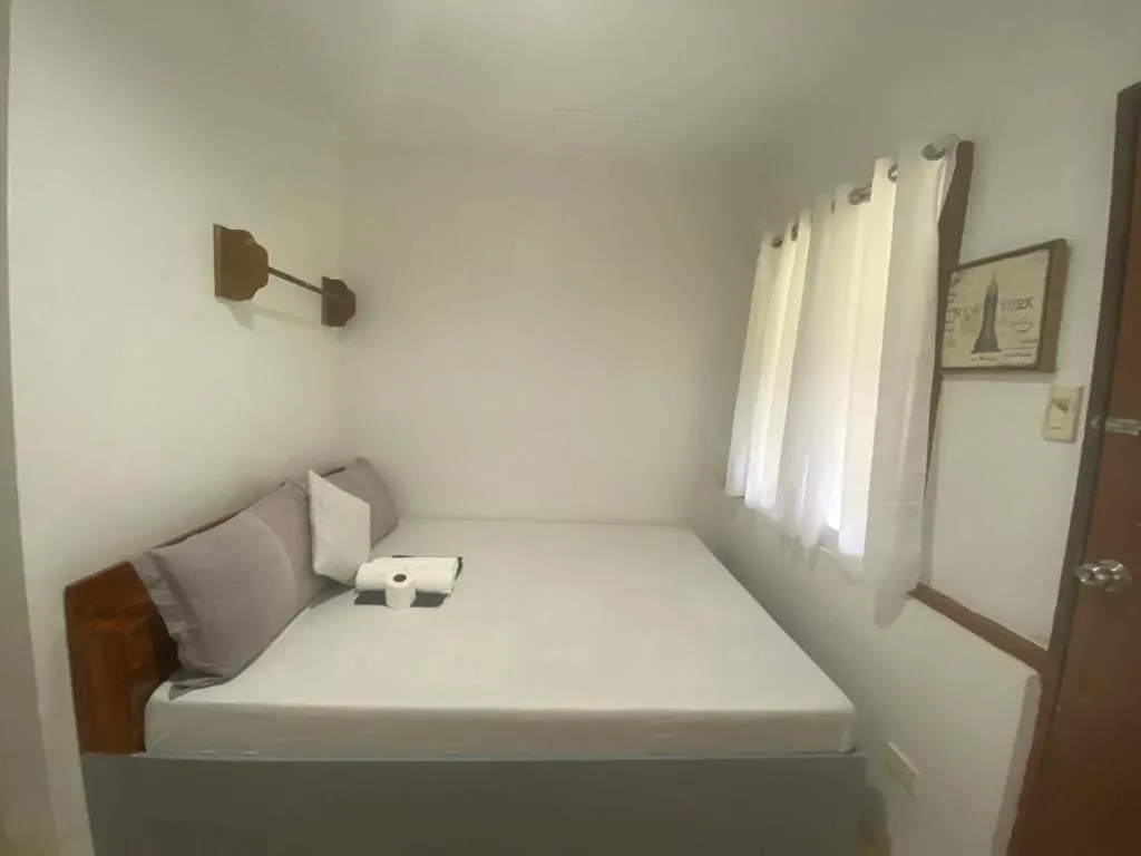 Bed in MiL's Hillside Tourist Inn