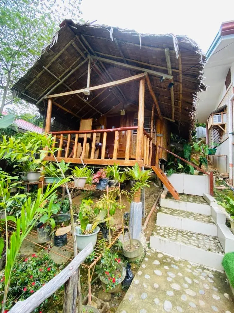 MiL's Hillside Tourist Inn