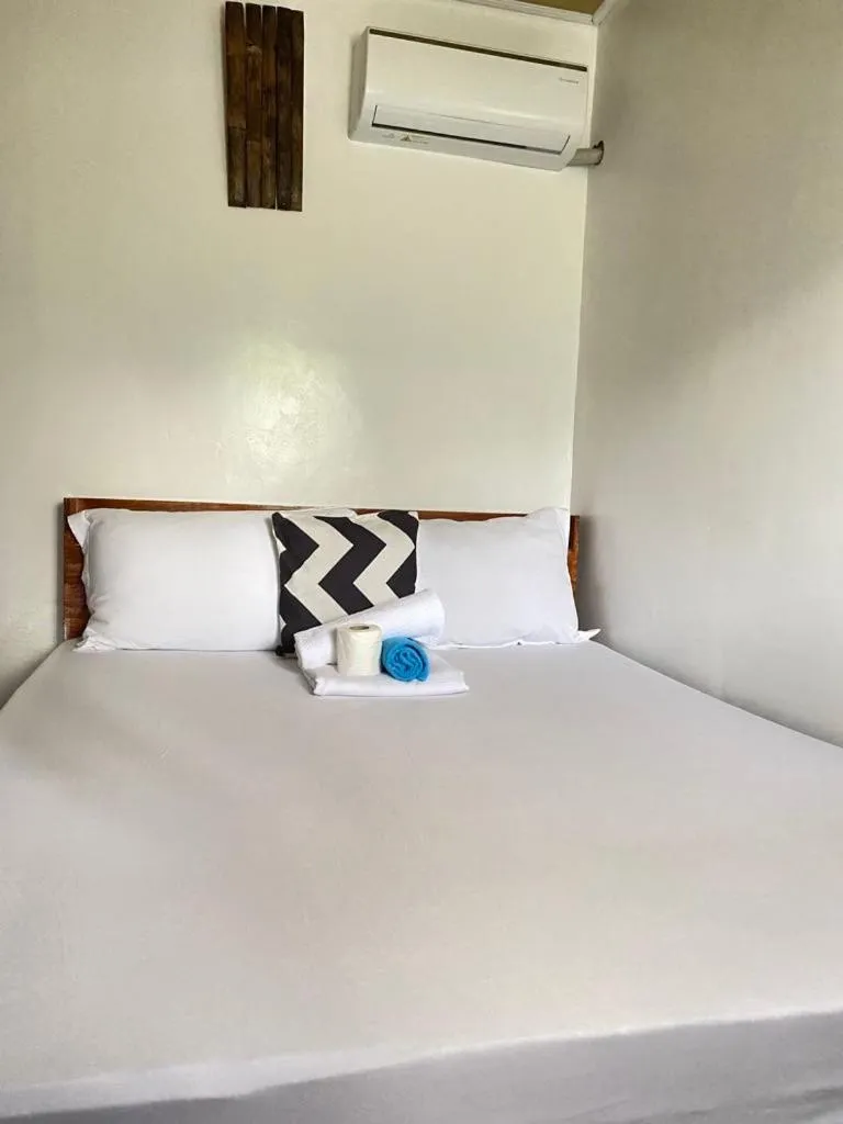 Bed in MiL's Hillside Tourist Inn