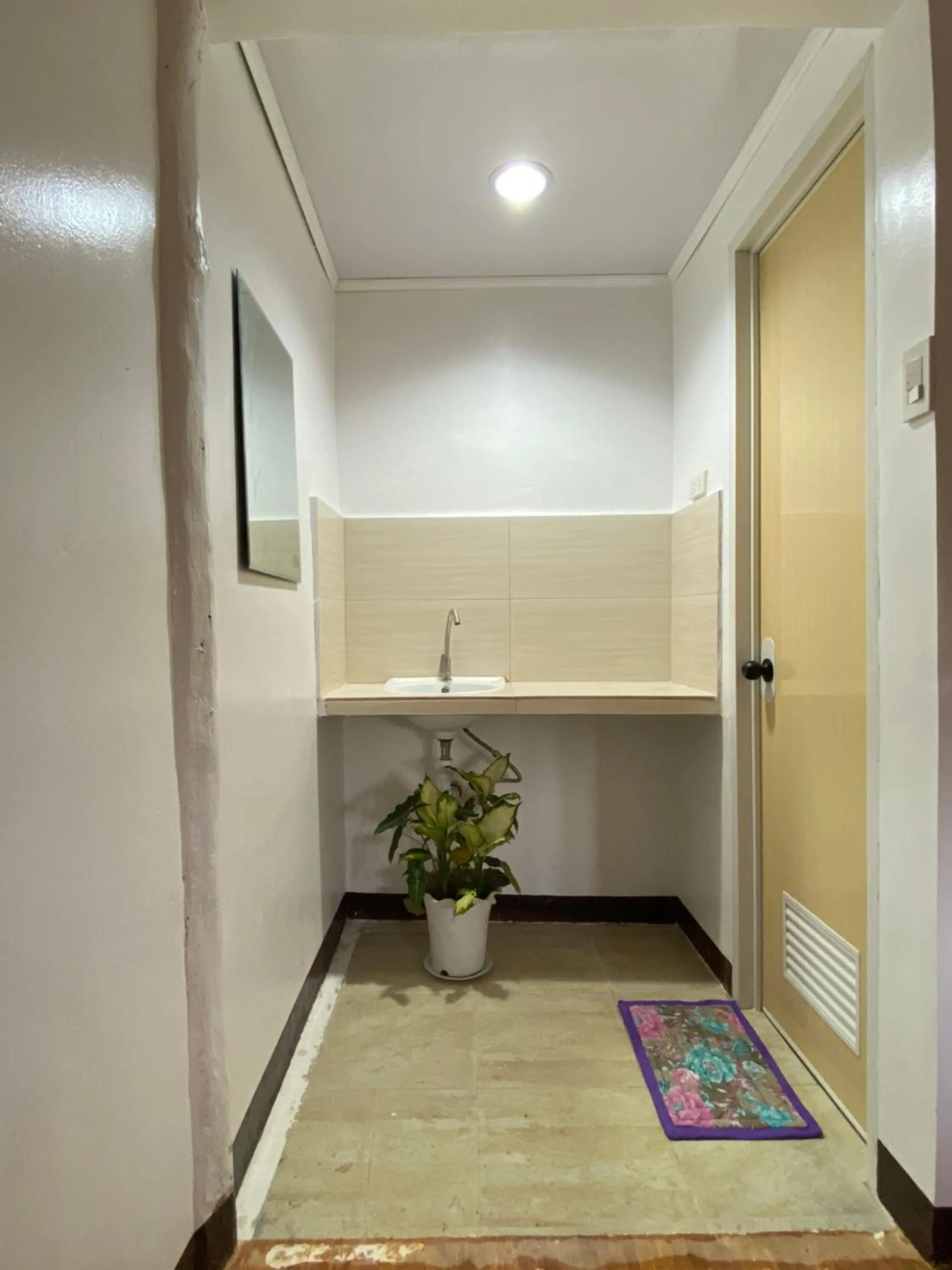 MiL's Hillside Tourist Inn