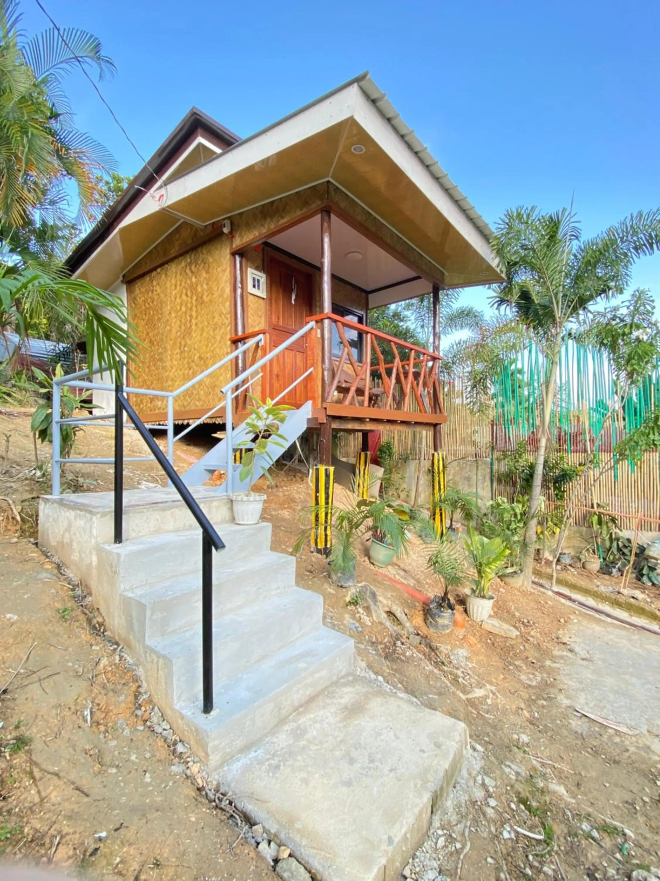 MiL's Hillside Tourist Inn