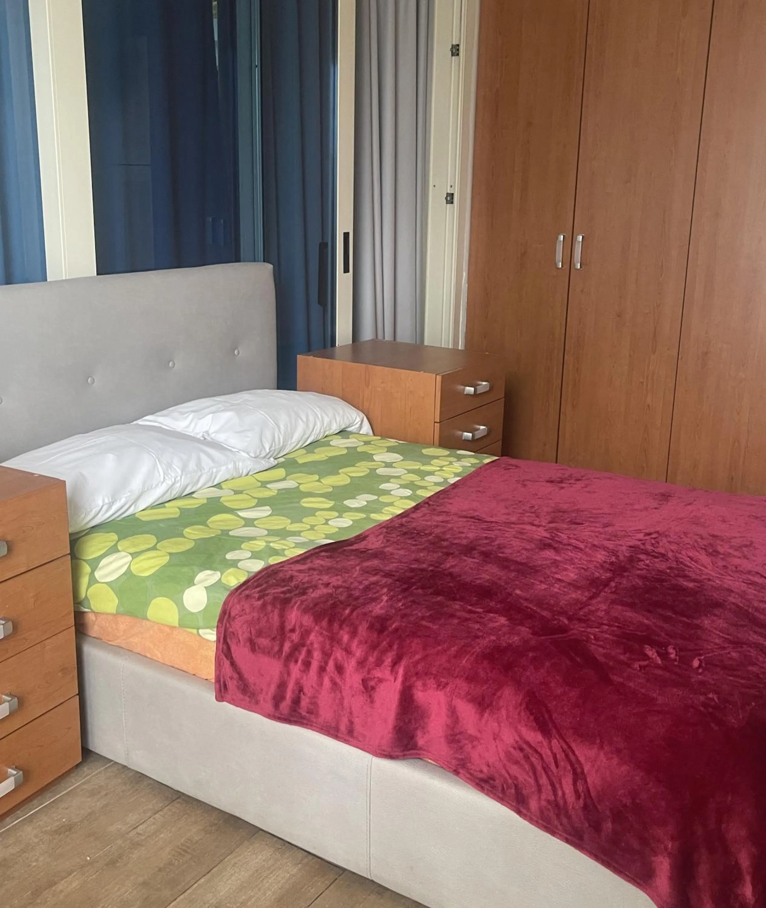 Bed in Residence Lodi