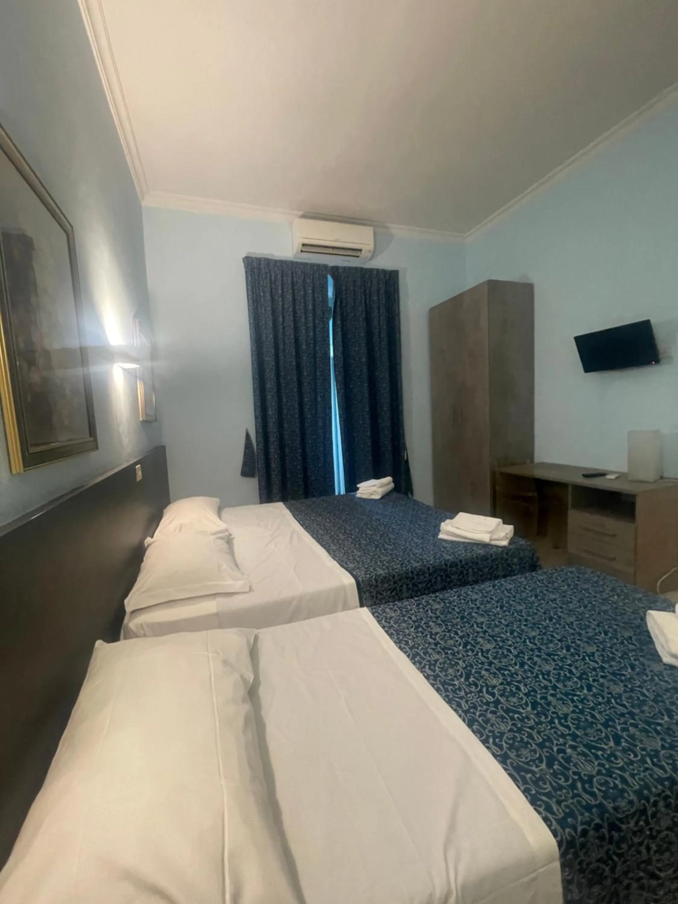 Bed in Residence Lodi