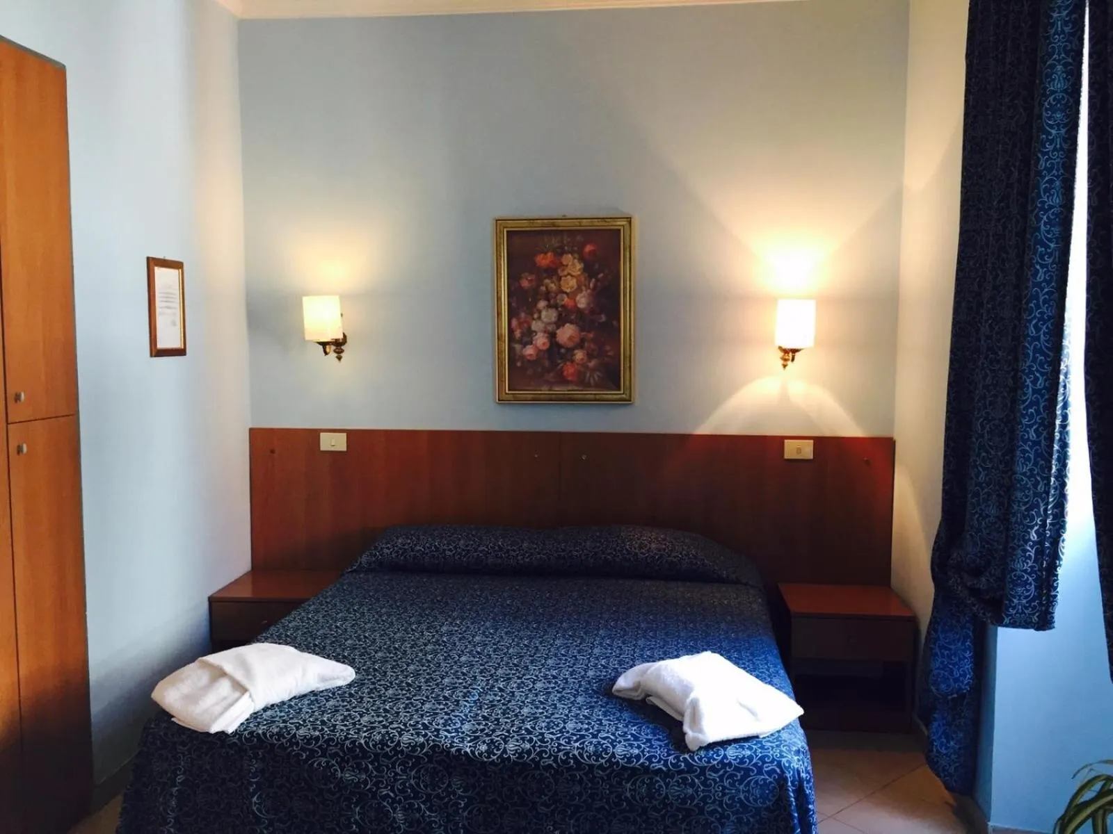 Bed in Residence Lodi